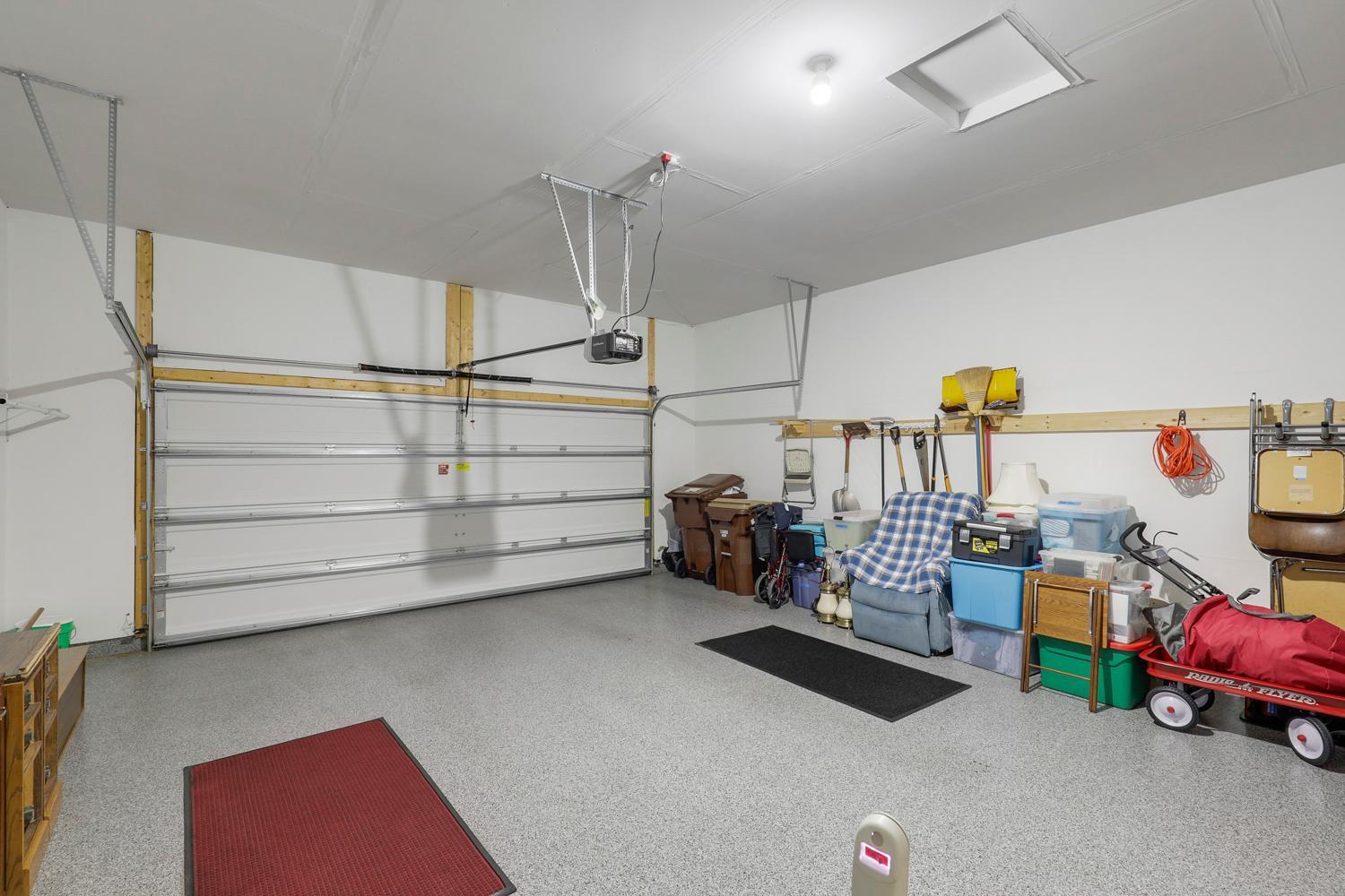 Pristine Villa with Main Floor Living, Set on a Quiet Cul-De-Sac
