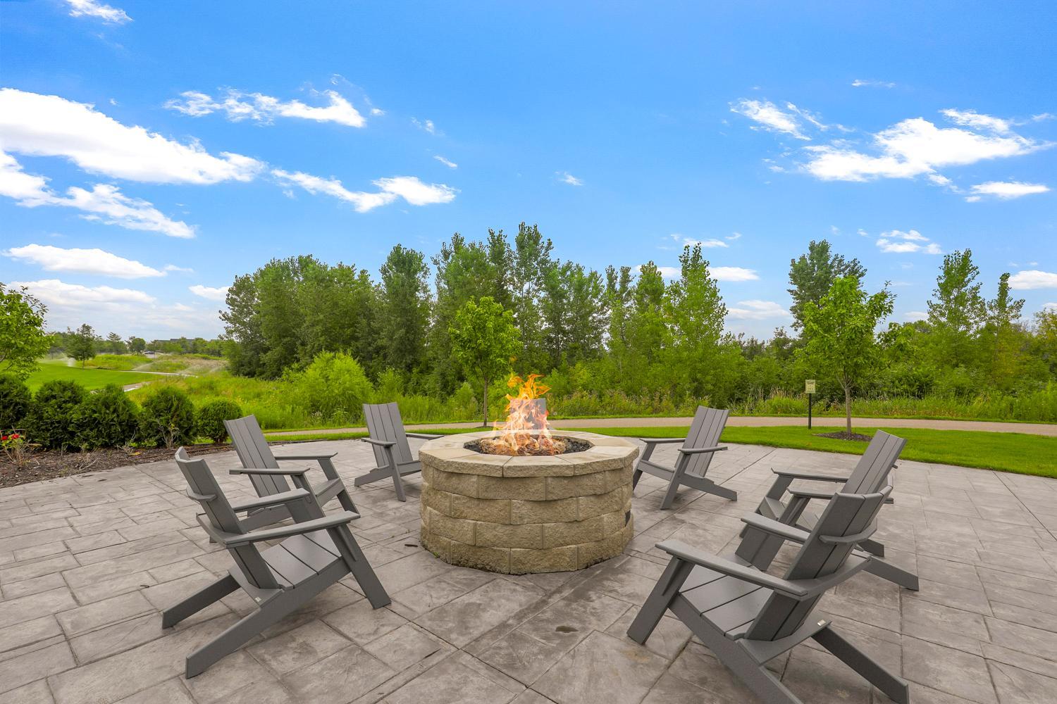 Pristine Villa with Main Floor Living, Set on a Quiet Cul-De-Sac