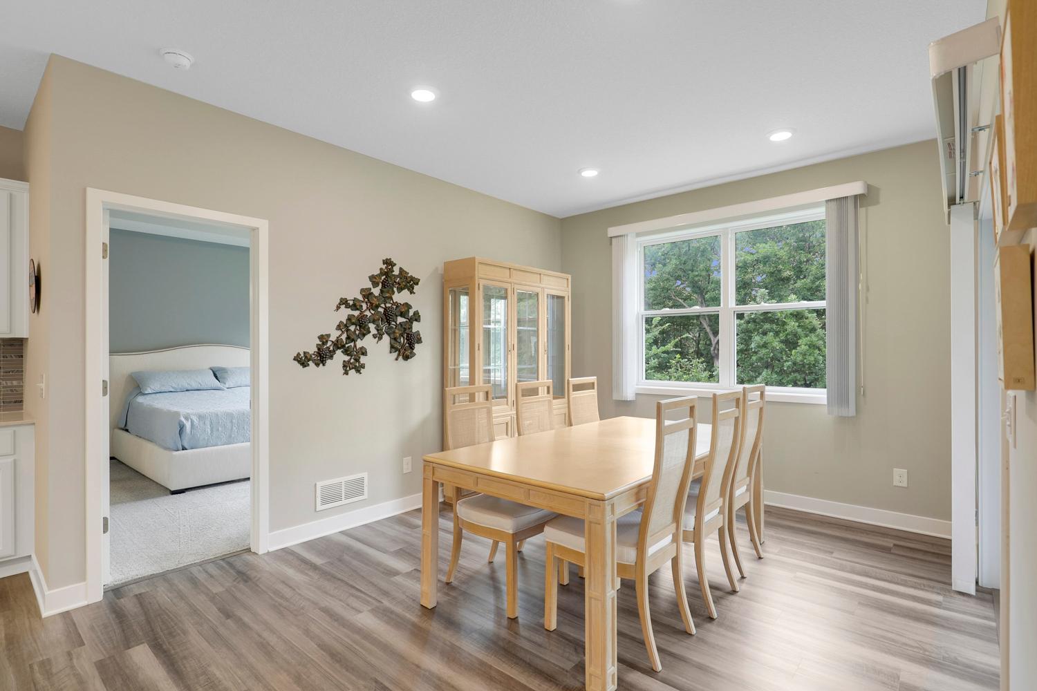 Pristine Villa with Main Floor Living, Set on a Quiet Cul-De-Sac