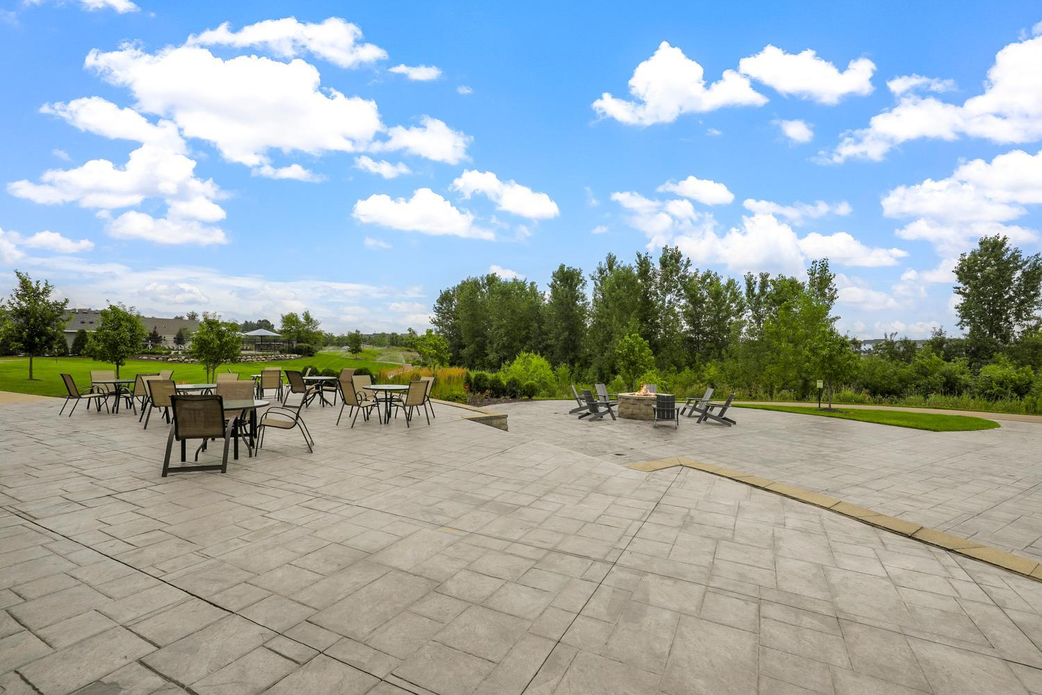 Pristine Villa with Main Floor Living, Set on a Quiet Cul-De-Sac