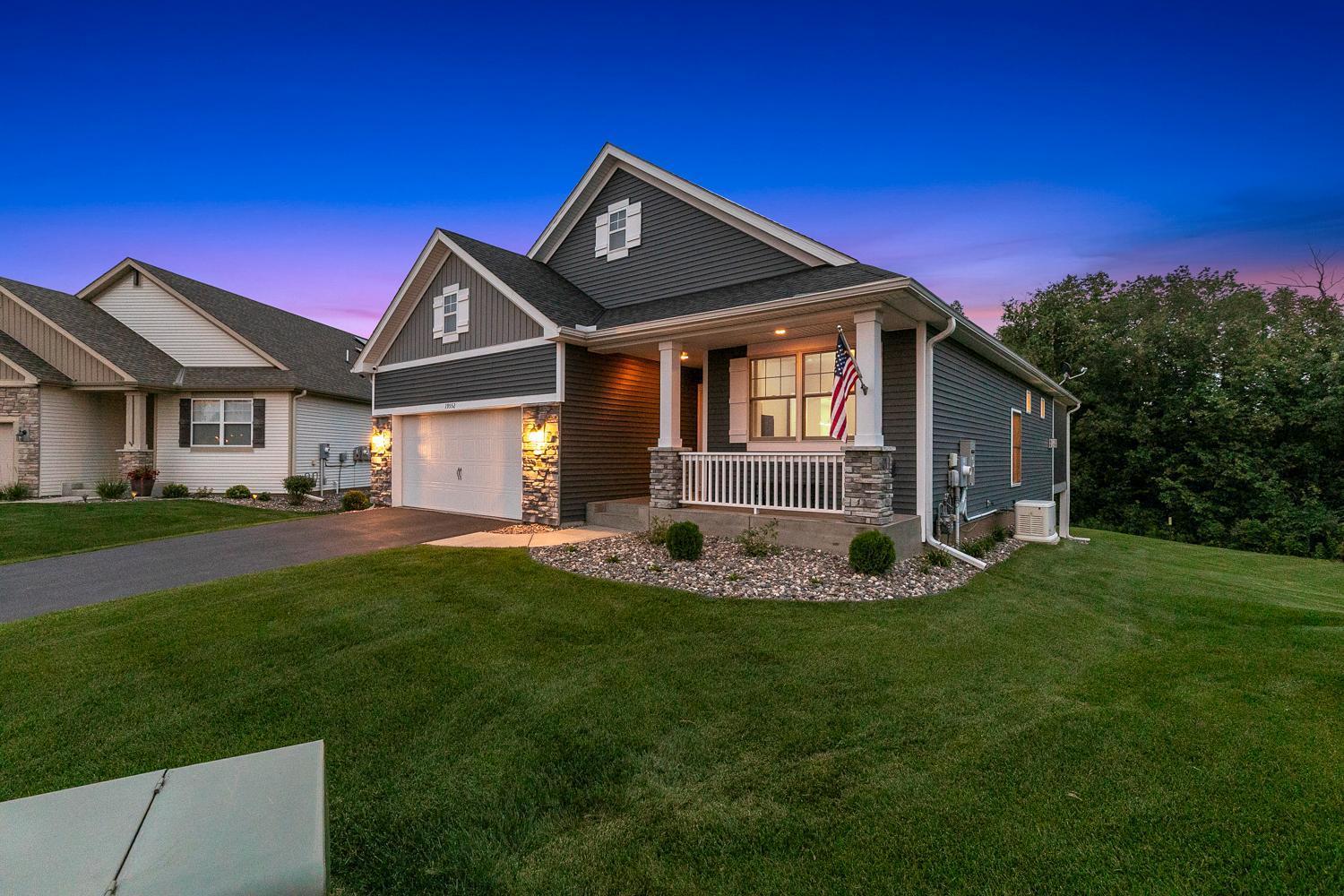 Pristine Villa with Main Floor Living, Set on a Quiet Cul-De-Sac
