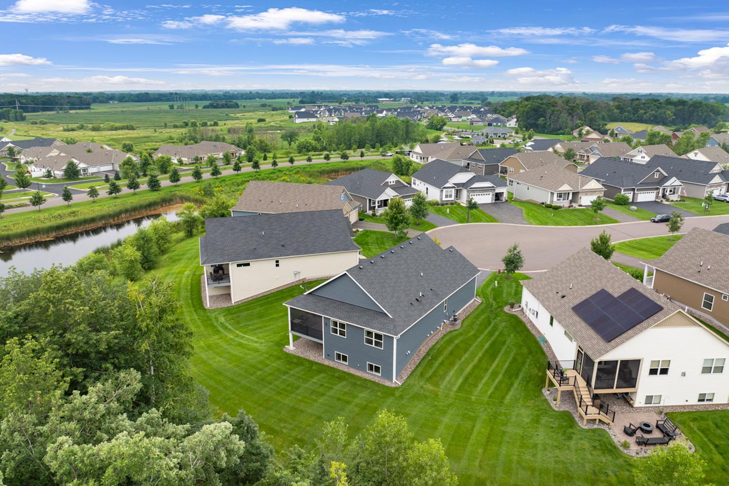 Pristine Villa with Main Floor Living, Set on a Quiet Cul-De-Sac