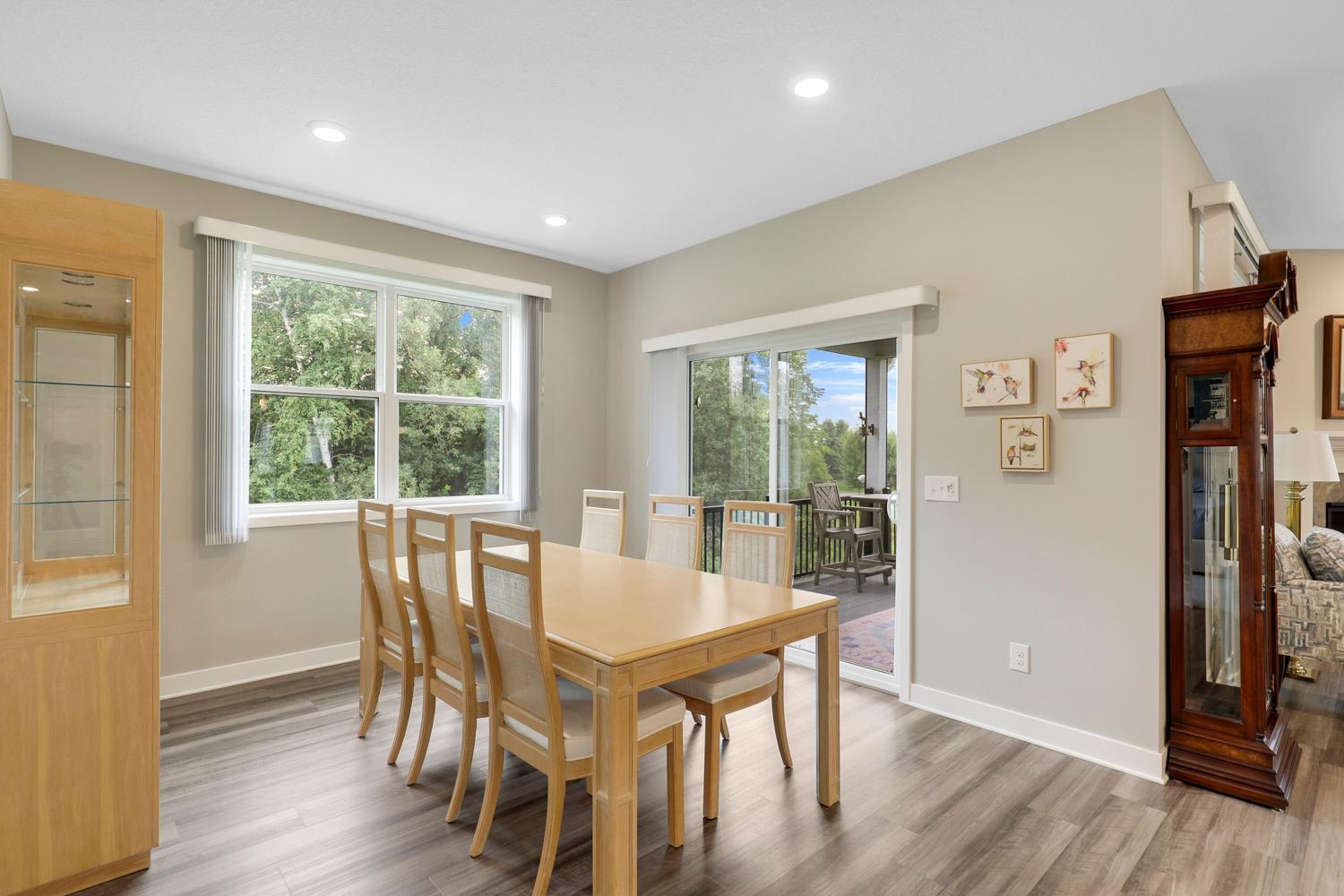 Pristine Villa with Main Floor Living, Set on a Quiet Cul-De-Sac