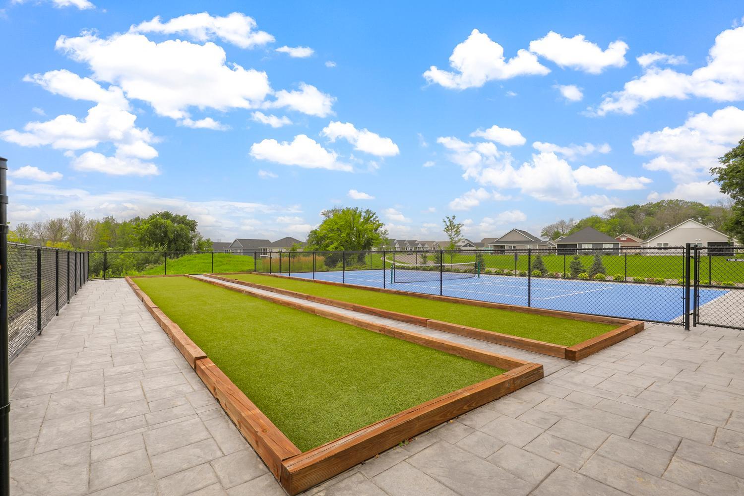 Pristine Villa with Main Floor Living, Set on a Quiet Cul-De-Sac