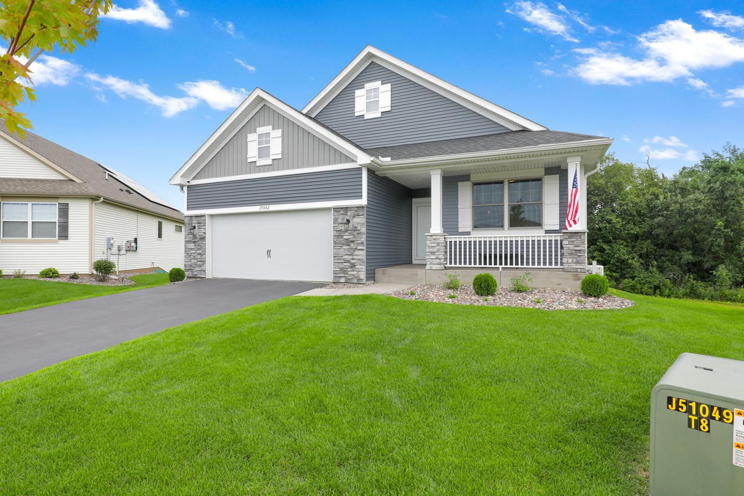 Pristine Villa with Main Floor Living, Set on a Quiet Cul-De-Sac
