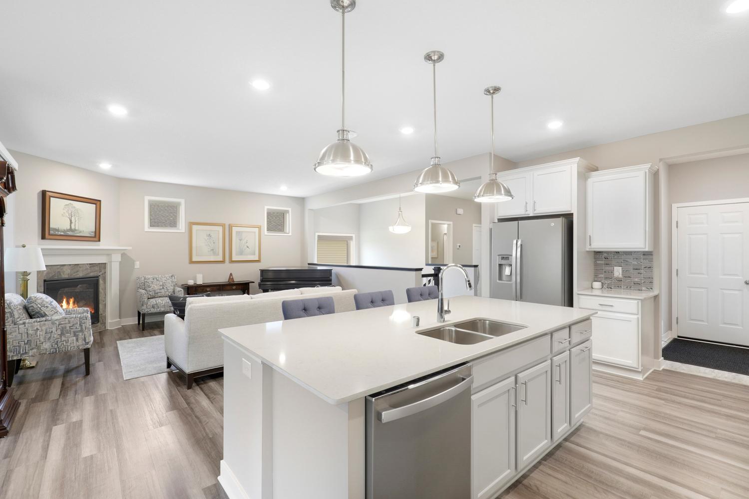 Pristine Villa with Main Floor Living, Set on a Quiet Cul-De-Sac