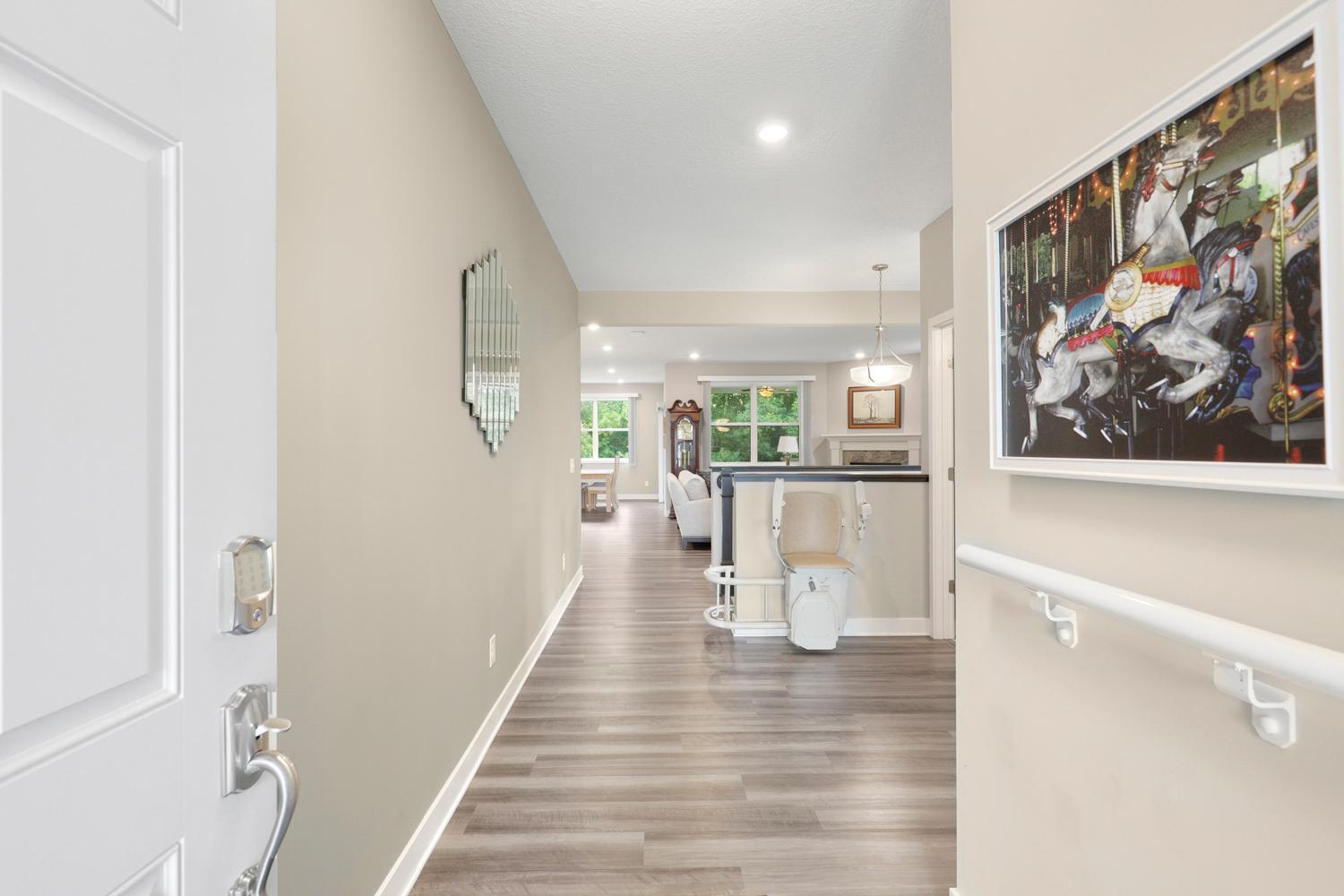 Pristine Villa with Main Floor Living, Set on a Quiet Cul-De-Sac