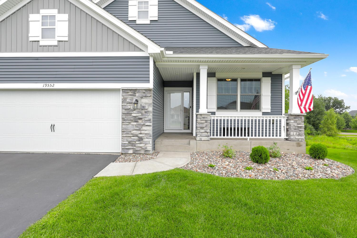 Pristine Villa with Main Floor Living, Set on a Quiet Cul-De-Sac