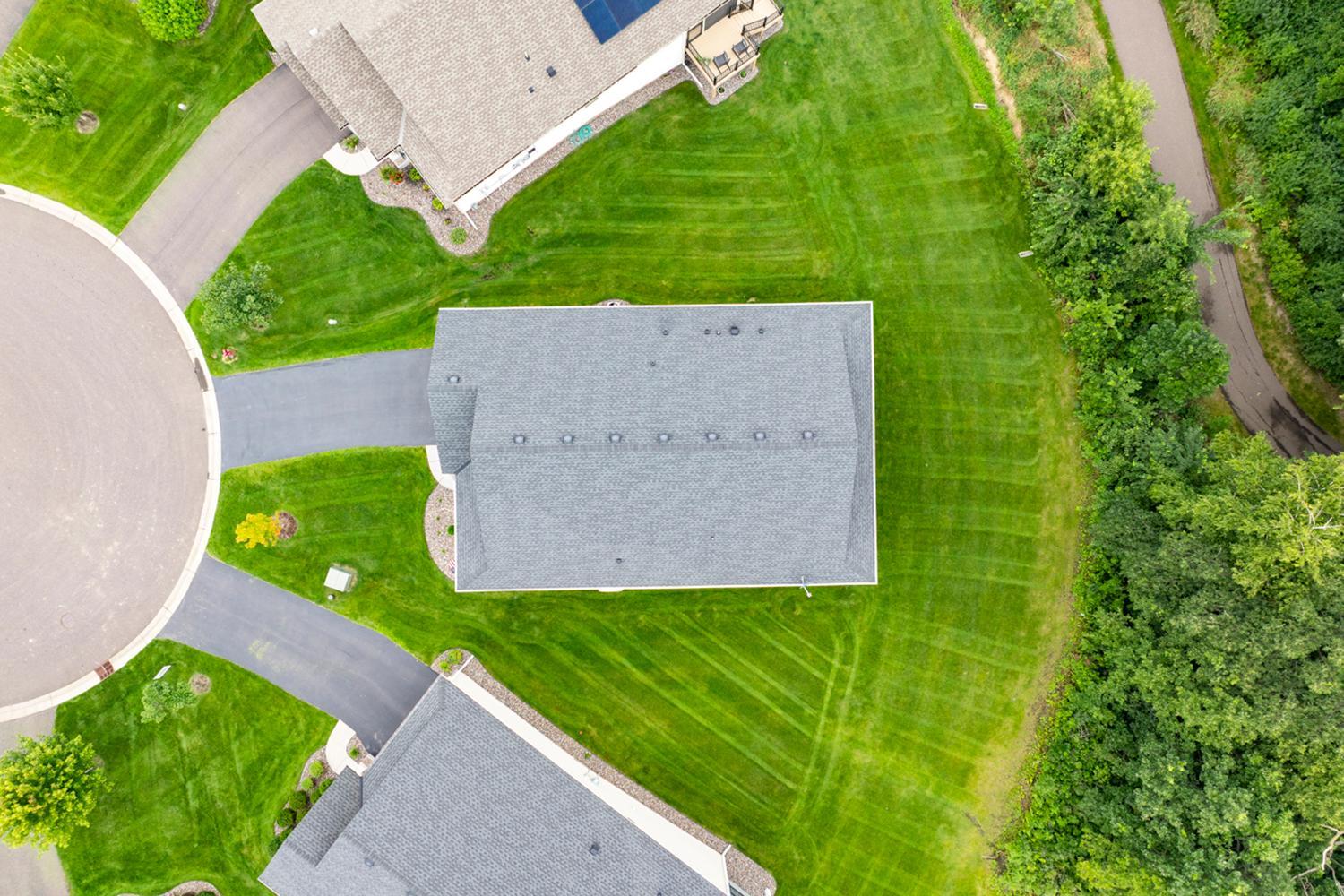 Pristine Villa with Main Floor Living, Set on a Quiet Cul-De-Sac