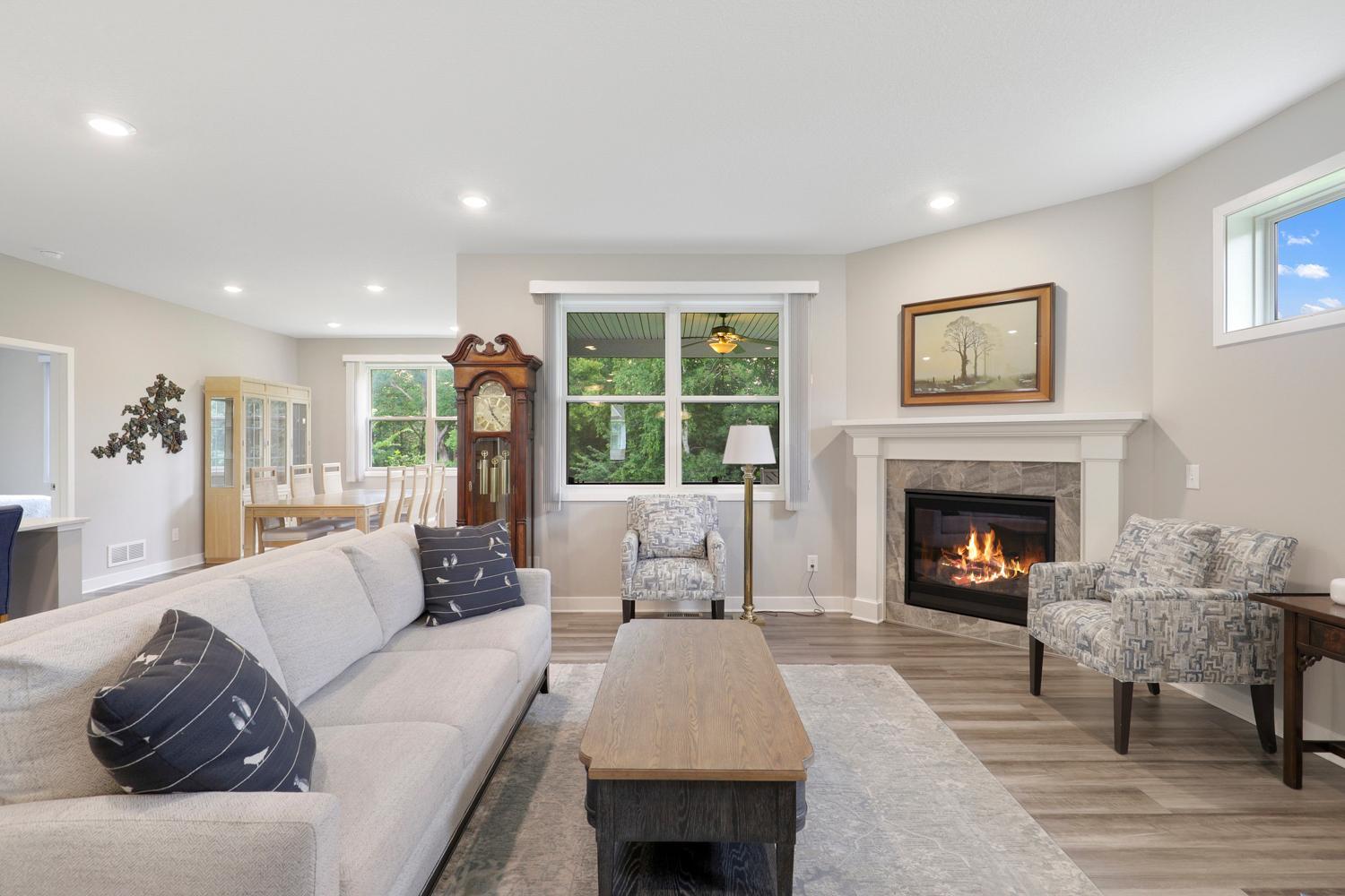 Pristine Villa with Main Floor Living, Set on a Quiet Cul-De-Sac