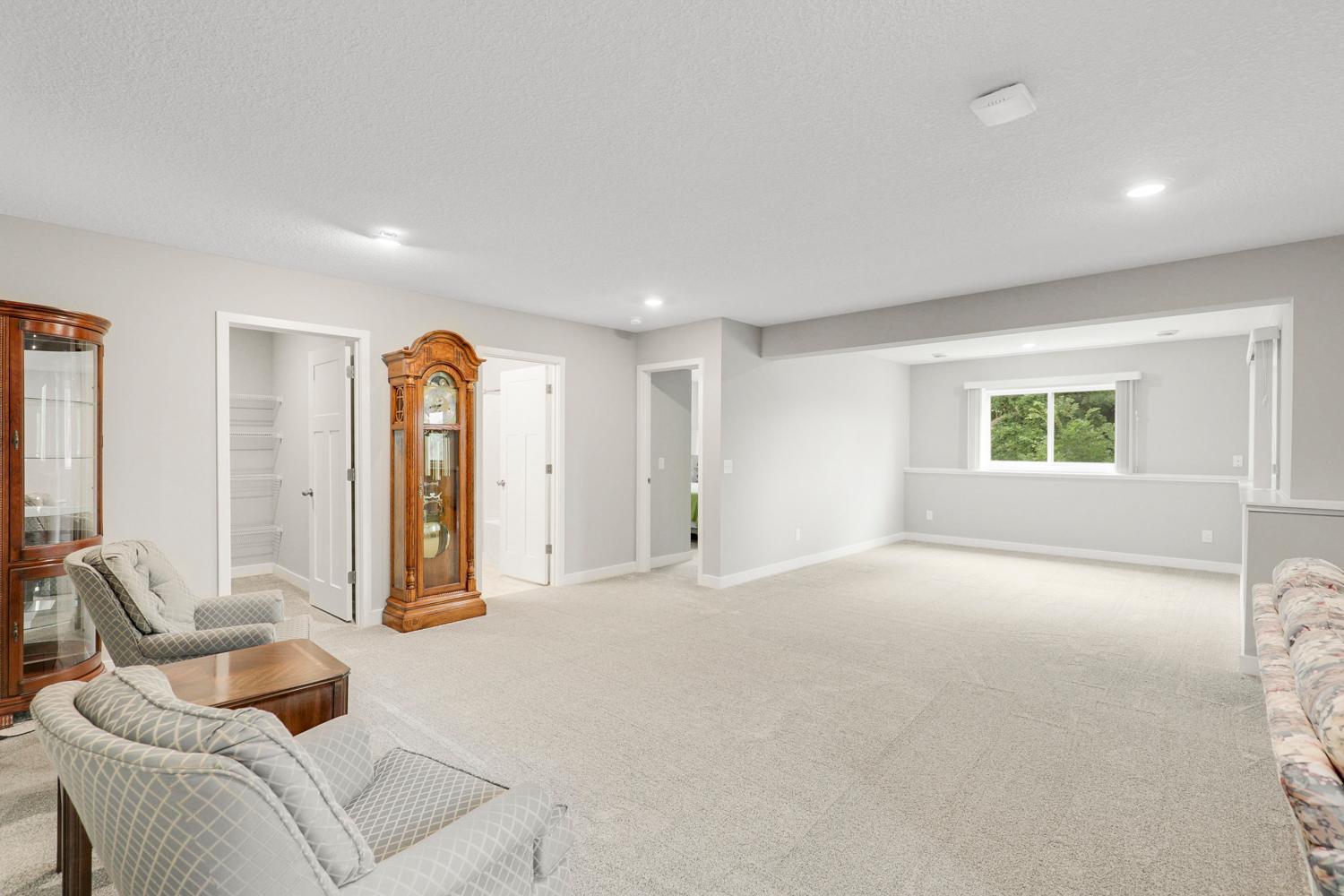 Pristine Villa with Main Floor Living, Set on a Quiet Cul-De-Sac