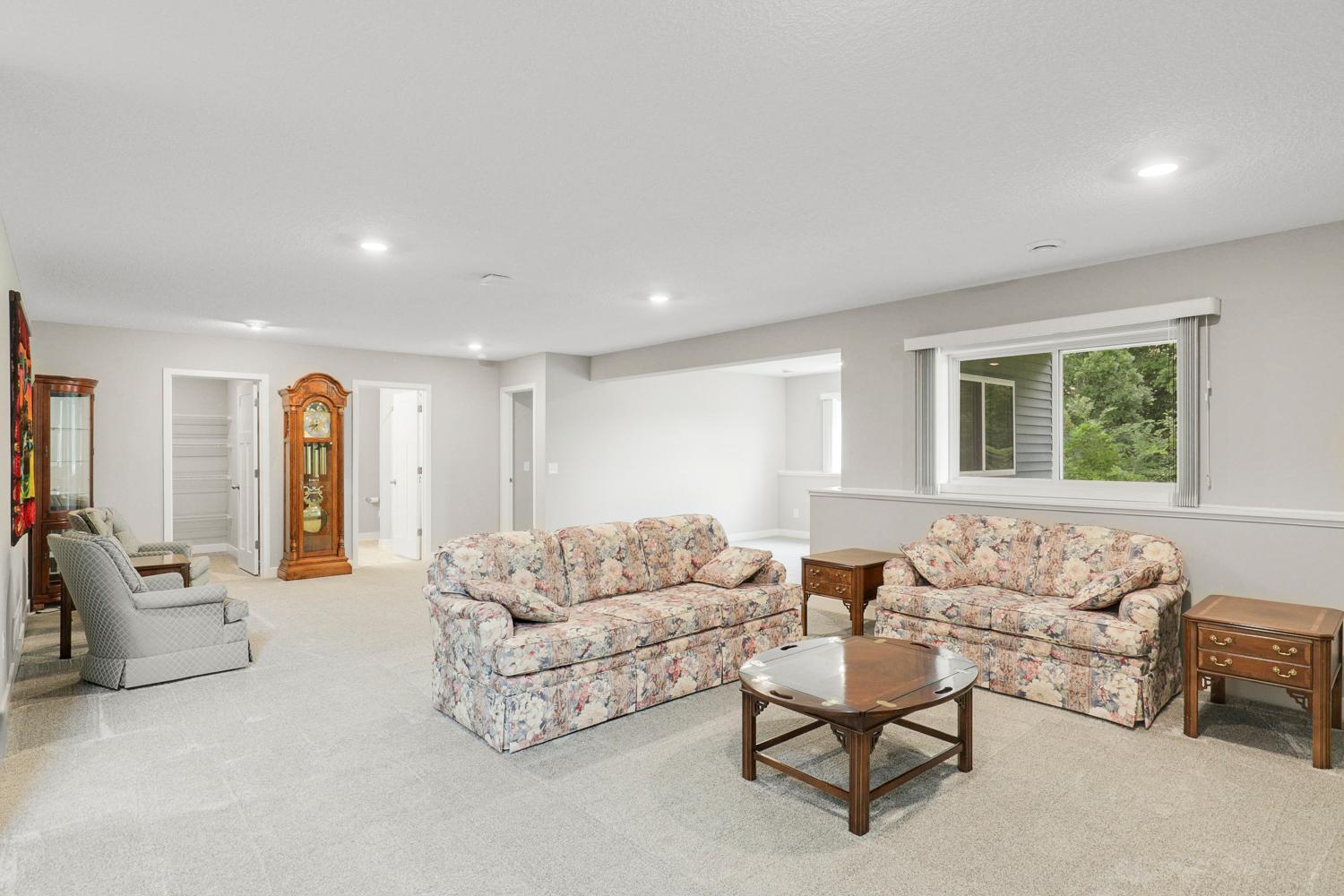 Pristine Villa with Main Floor Living, Set on a Quiet Cul-De-Sac