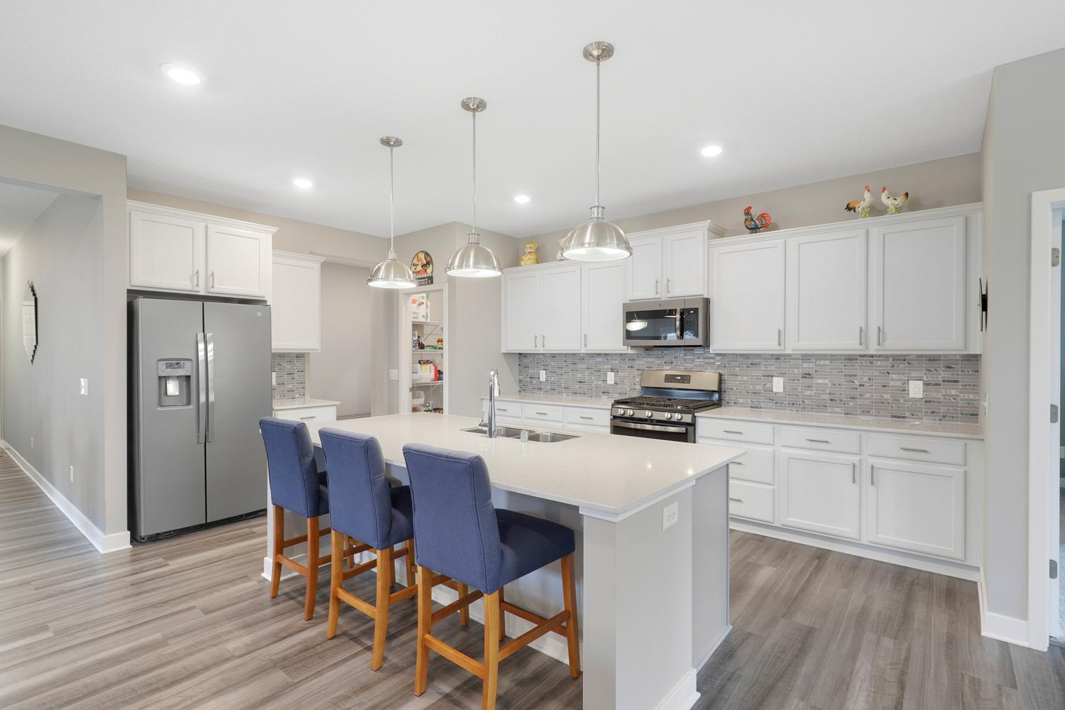 Pristine Villa with Main Floor Living, Set on a Quiet Cul-De-Sac