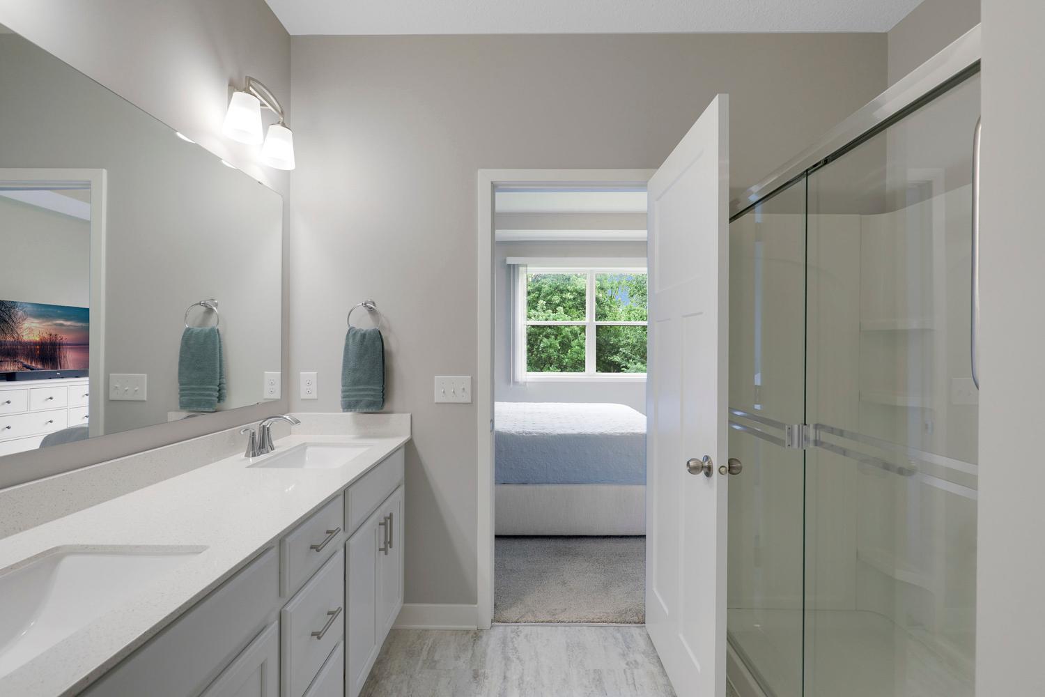 Pristine Villa with Main Floor Living, Set on a Quiet Cul-De-Sac
