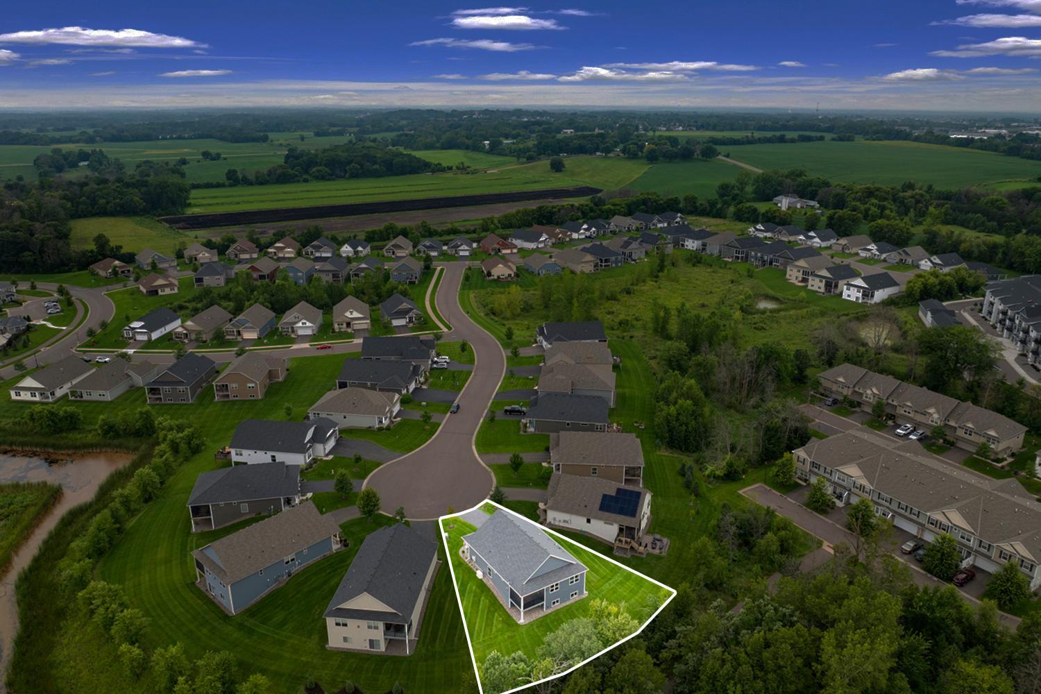 Pristine Villa with Main Floor Living, Set on a Quiet Cul-De-Sac