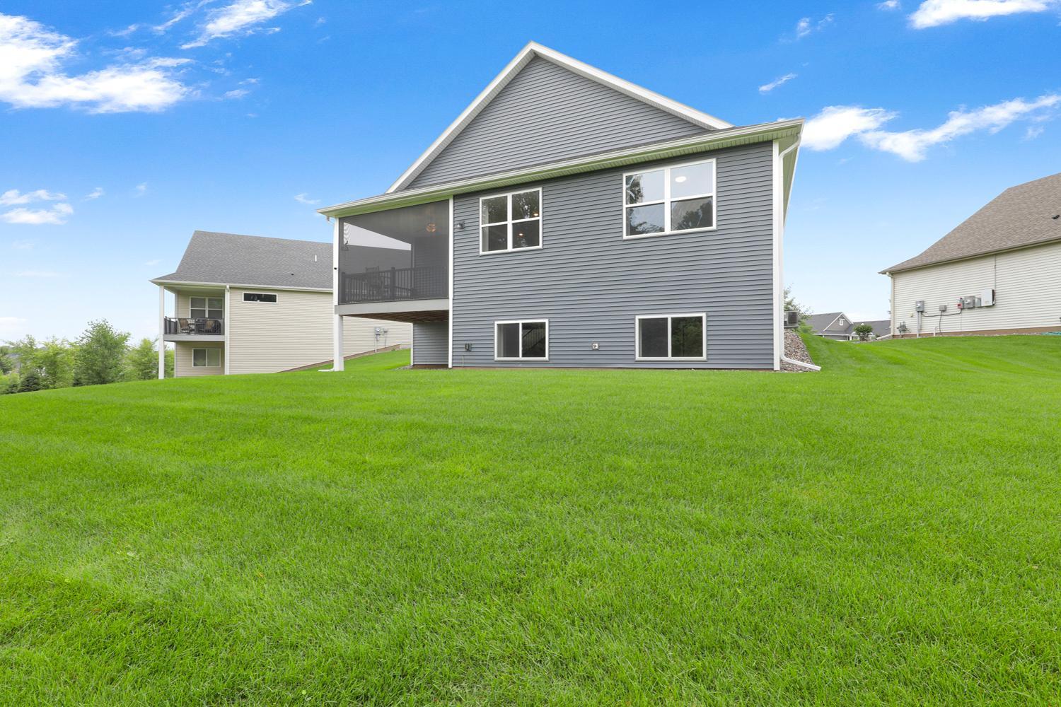Pristine Villa with Main Floor Living, Set on a Quiet Cul-De-Sac