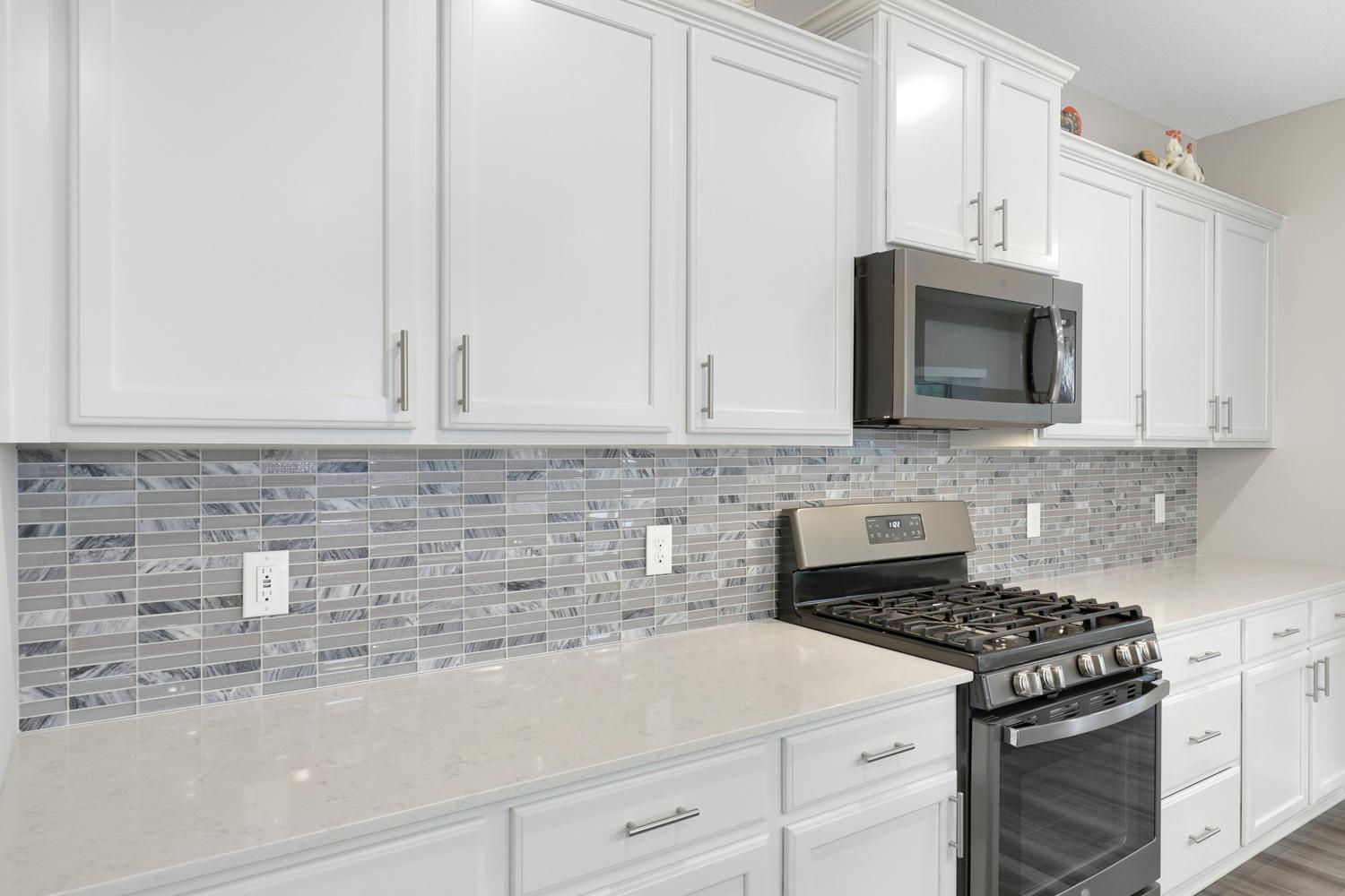 Pristine Villa with Main Floor Living, Set on a Quiet Cul-De-Sac