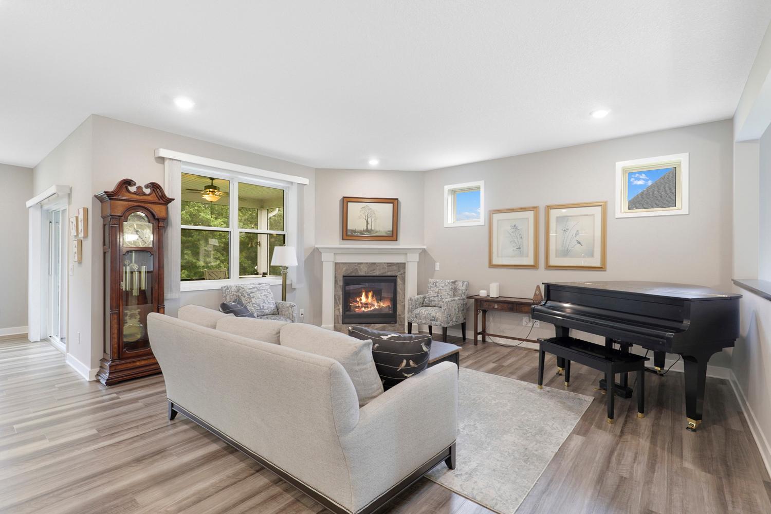 Pristine Villa with Main Floor Living, Set on a Quiet Cul-De-Sac