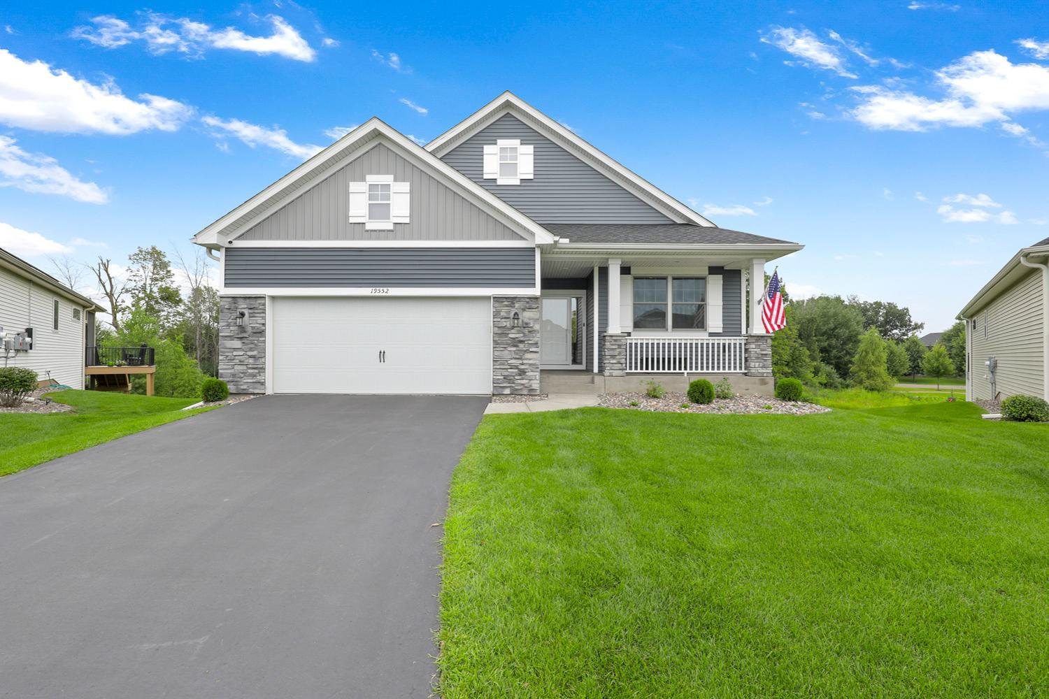 Pristine Villa with Main Floor Living, Set on a Quiet Cul-De-Sac