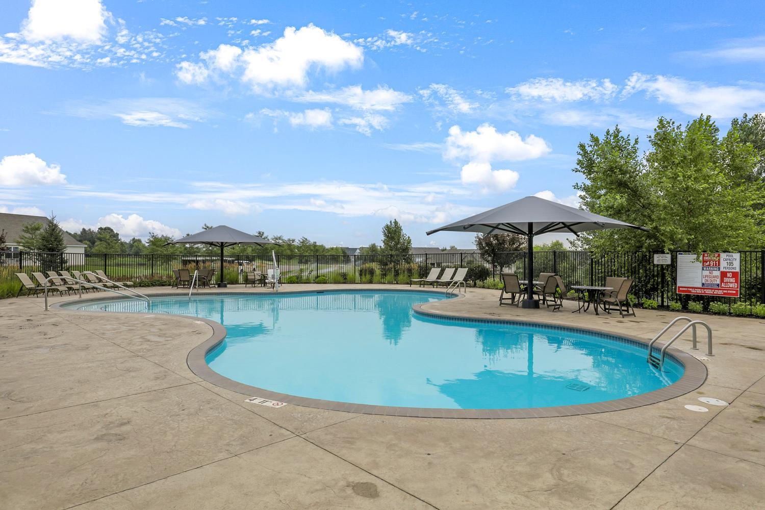 Pristine Villa with Main Floor Living, Set on a Quiet Cul-De-Sac