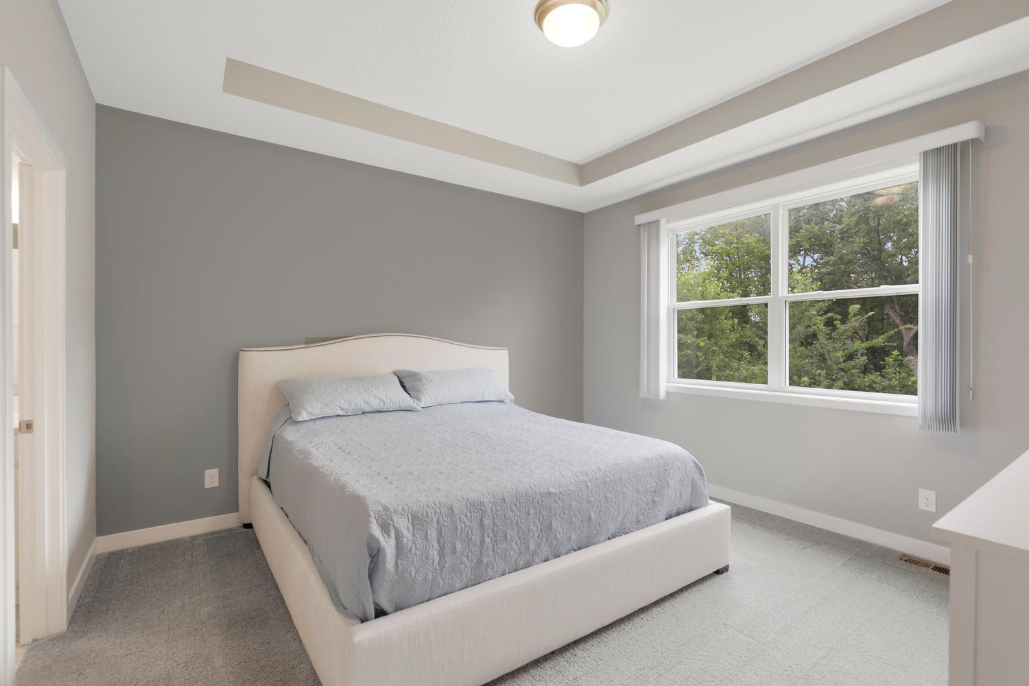 Pristine Villa with Main Floor Living, Set on a Quiet Cul-De-Sac