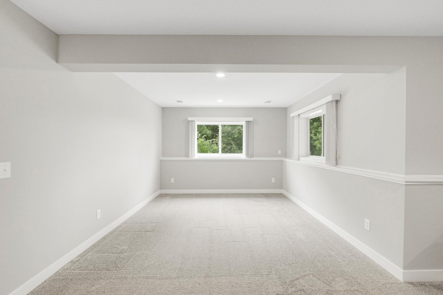Pristine Villa with Main Floor Living, Set on a Quiet Cul-De-Sac