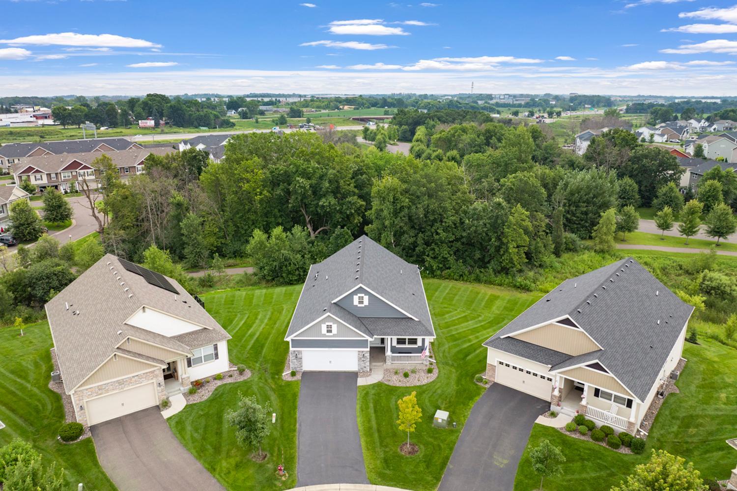 Pristine Villa with Main Floor Living, Set on a Quiet Cul-De-Sac
