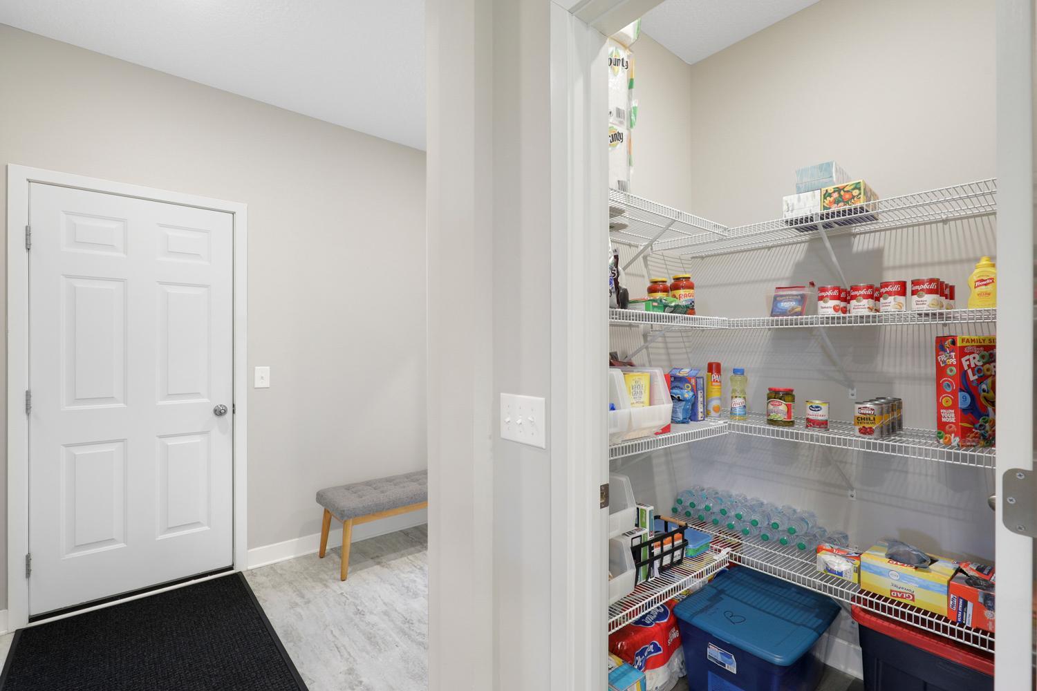 Pristine Villa with Main Floor Living, Set on a Quiet Cul-De-Sac
