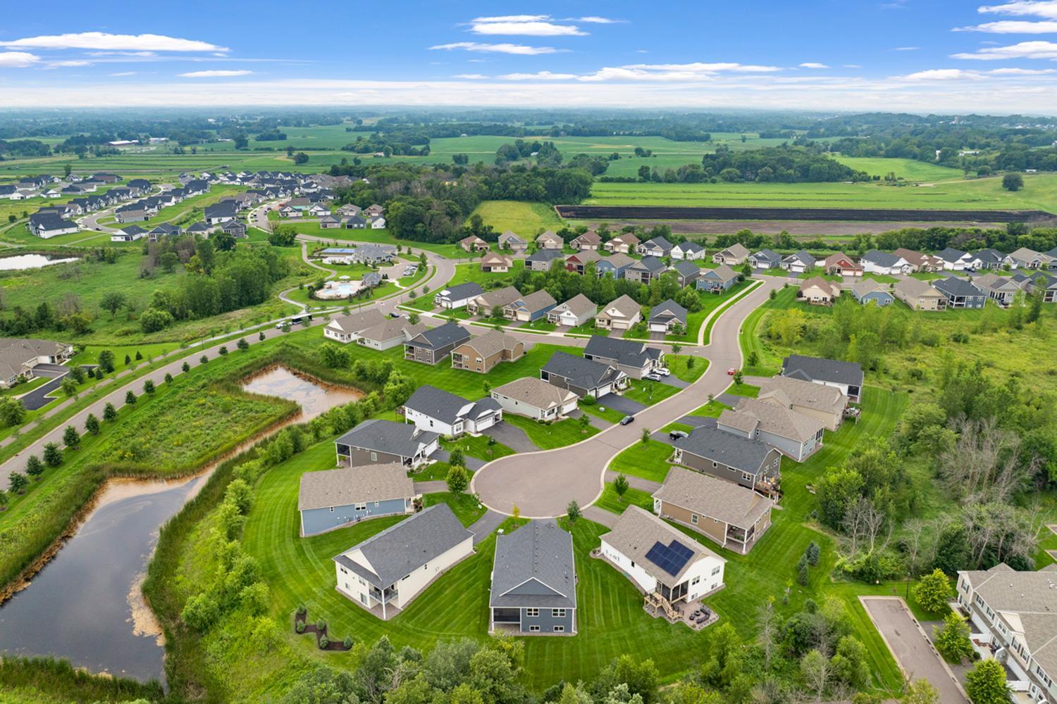 Pristine Villa with Main Floor Living, Set on a Quiet Cul-De-Sac