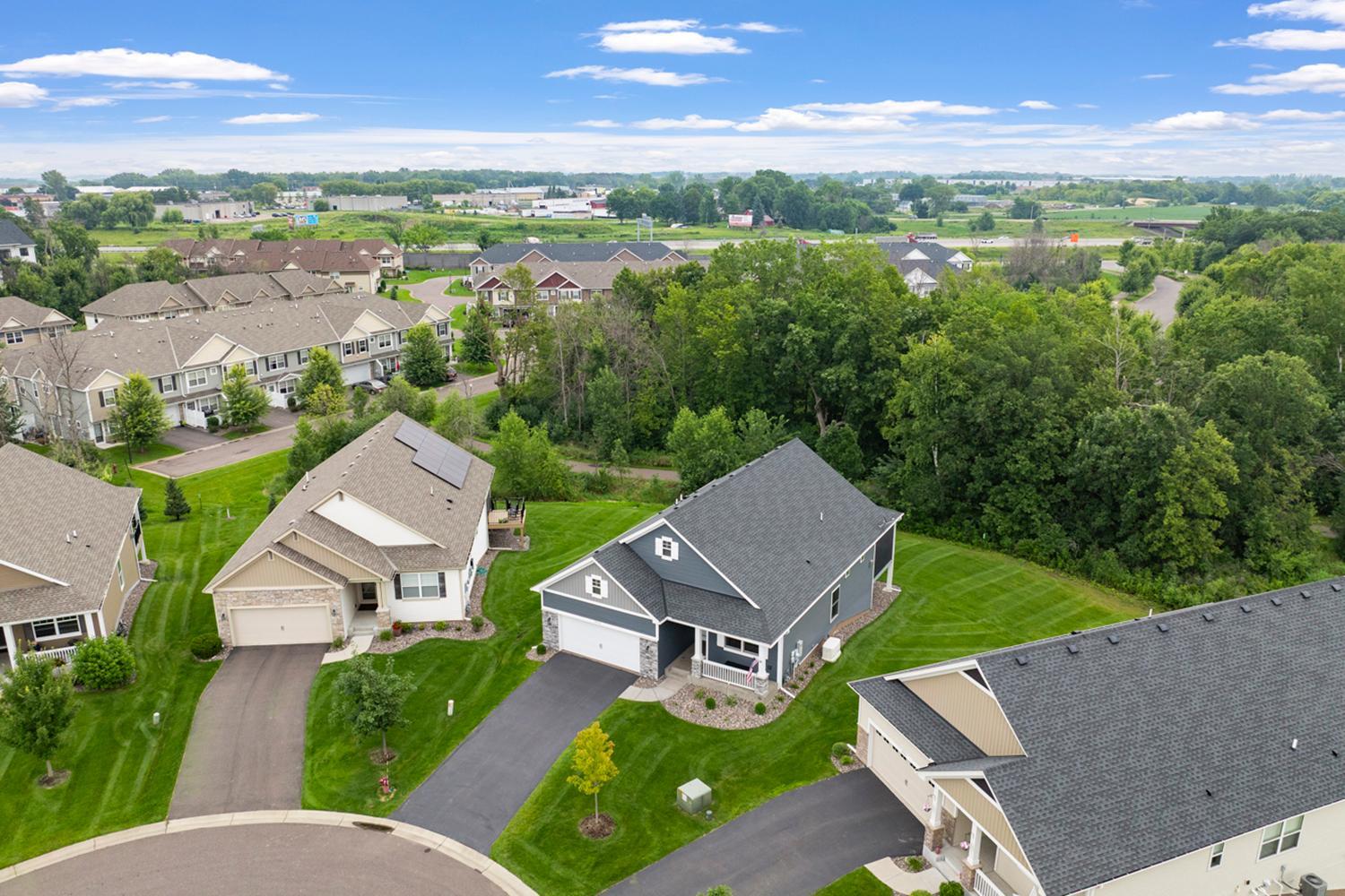 Pristine Villa with Main Floor Living, Set on a Quiet Cul-De-Sac