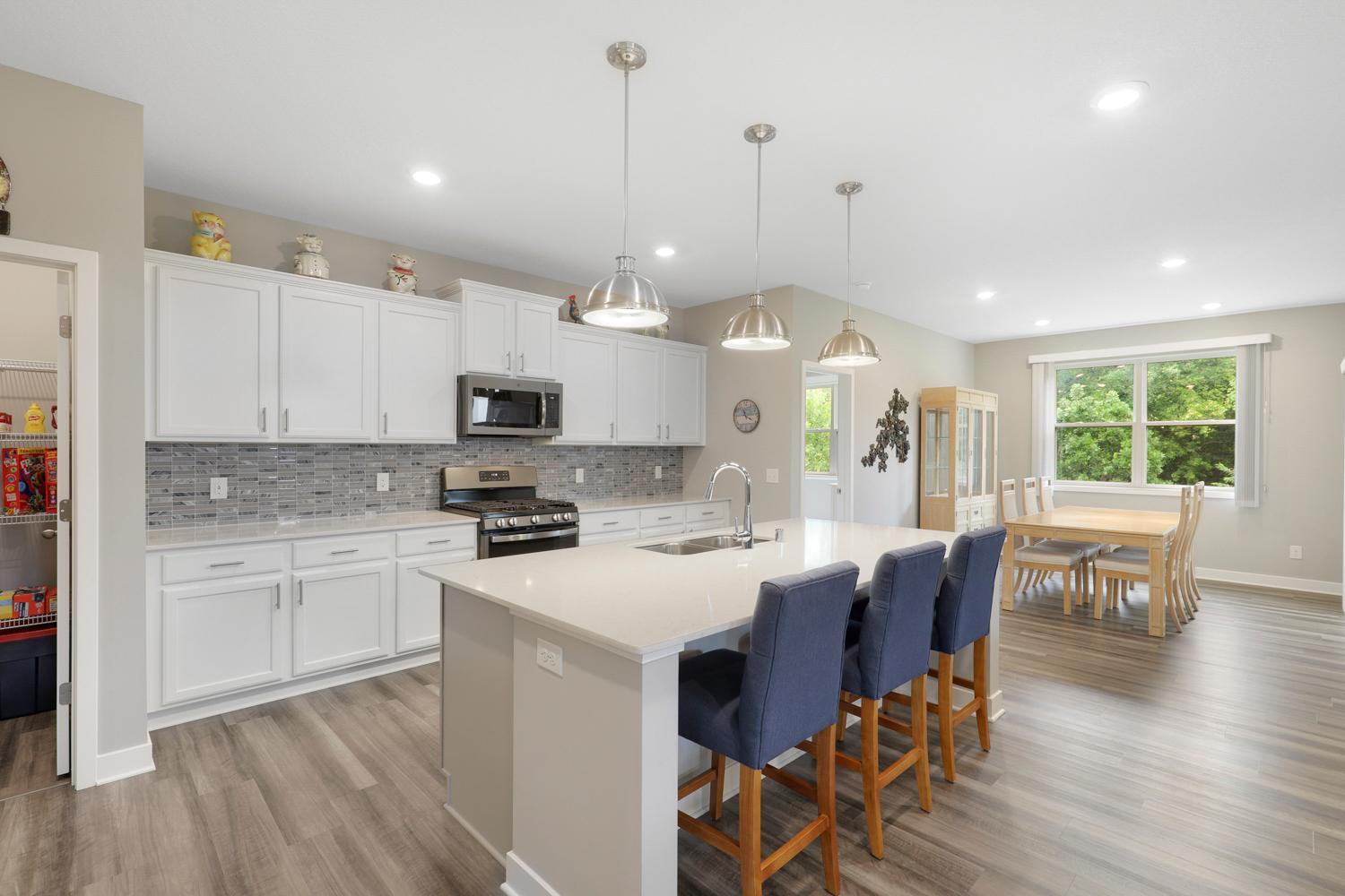 Pristine Villa with Main Floor Living, Set on a Quiet Cul-De-Sac