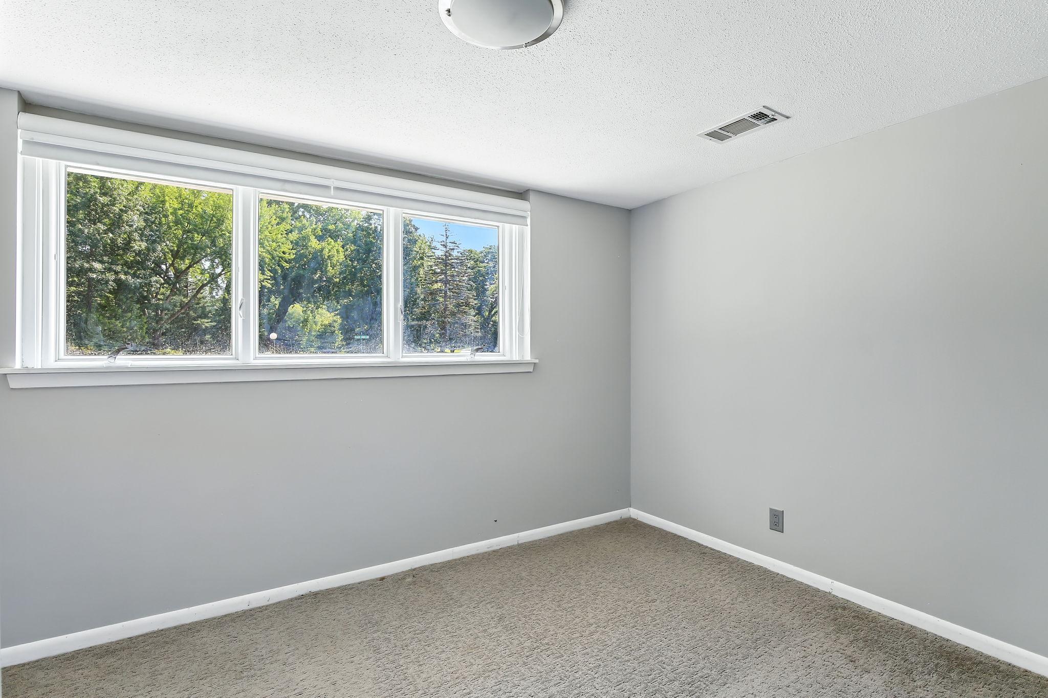 455 Black Oaks Lane N