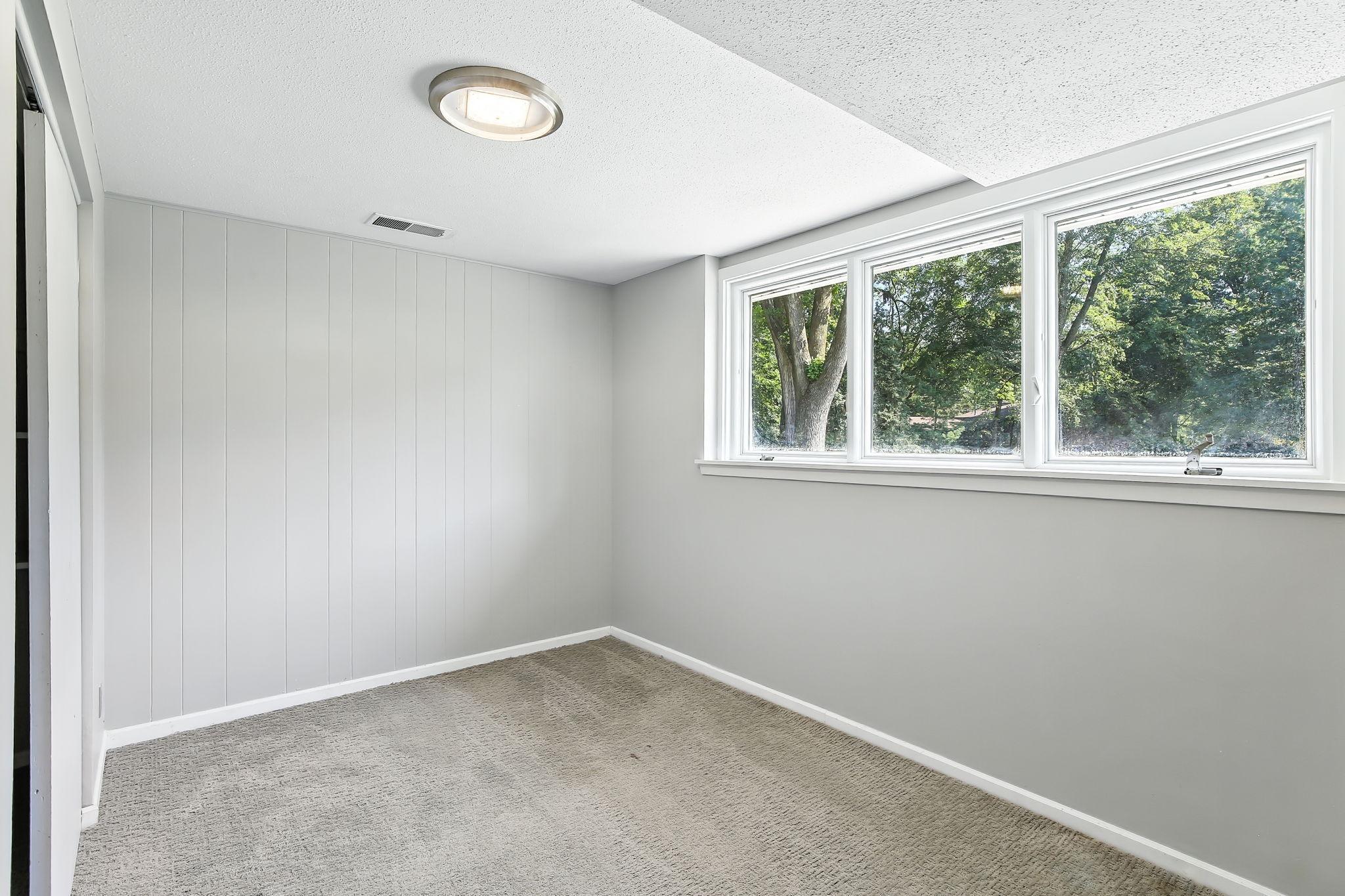 455 Black Oaks Lane N