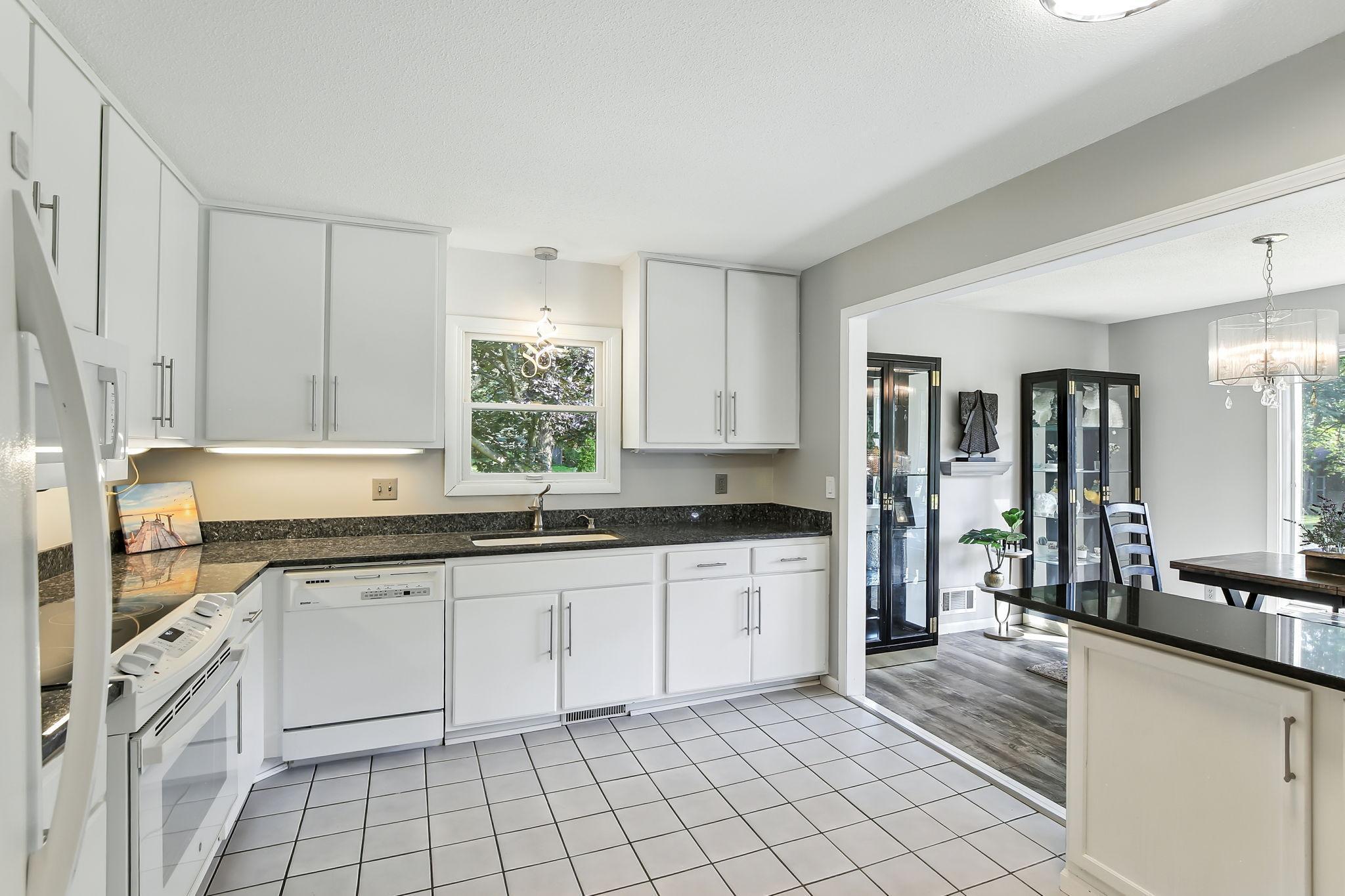 455 Black Oaks Lane N