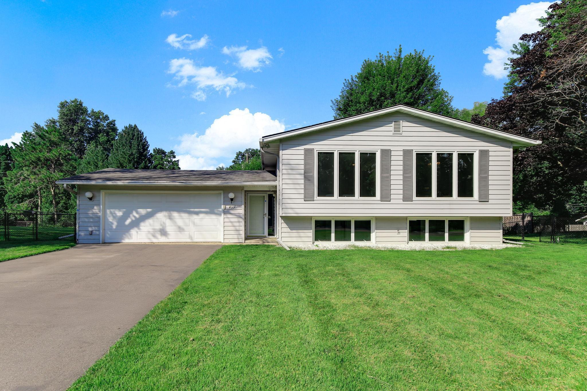 455 Black Oaks Lane N