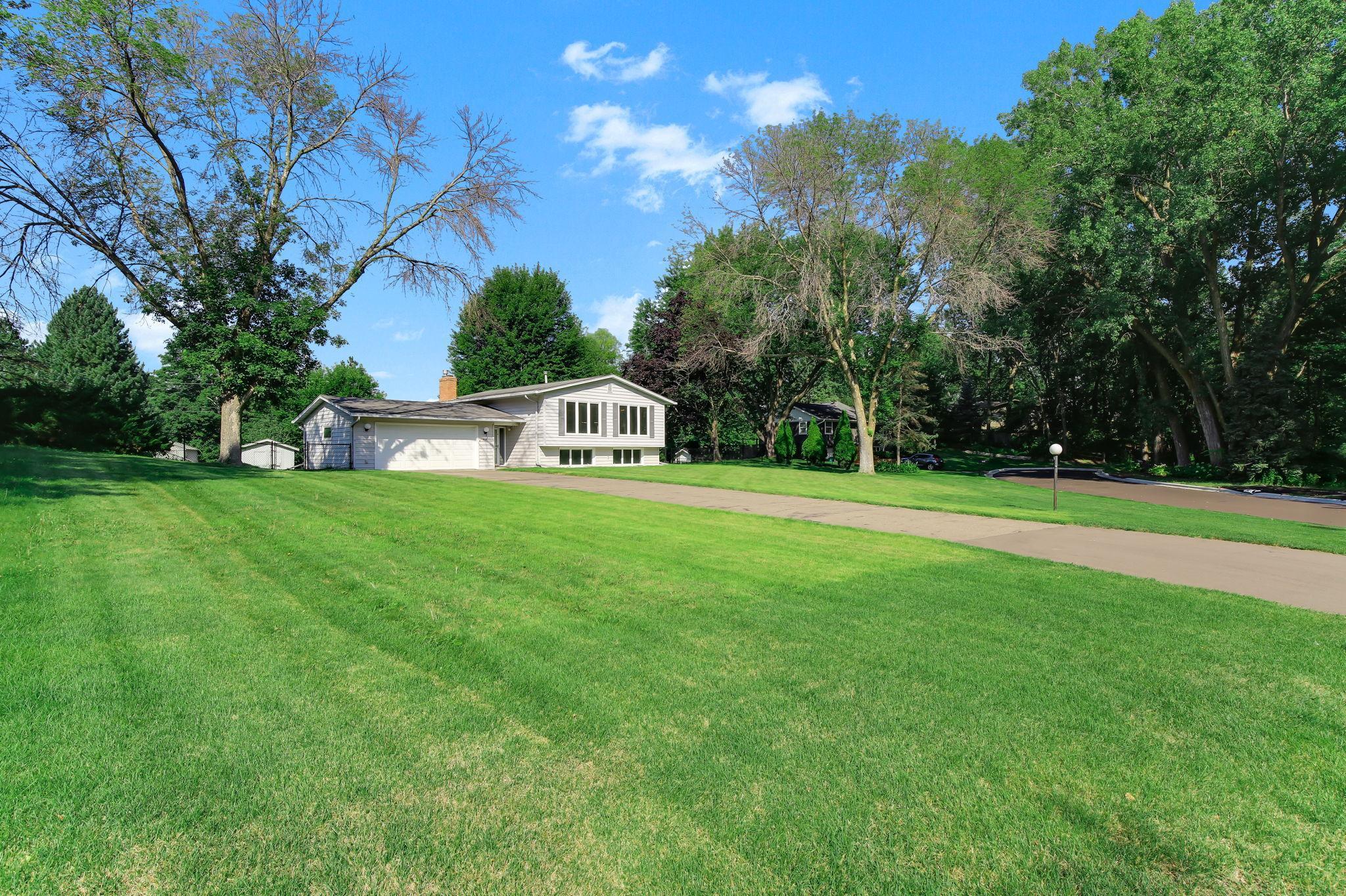 455 Black Oaks Lane N