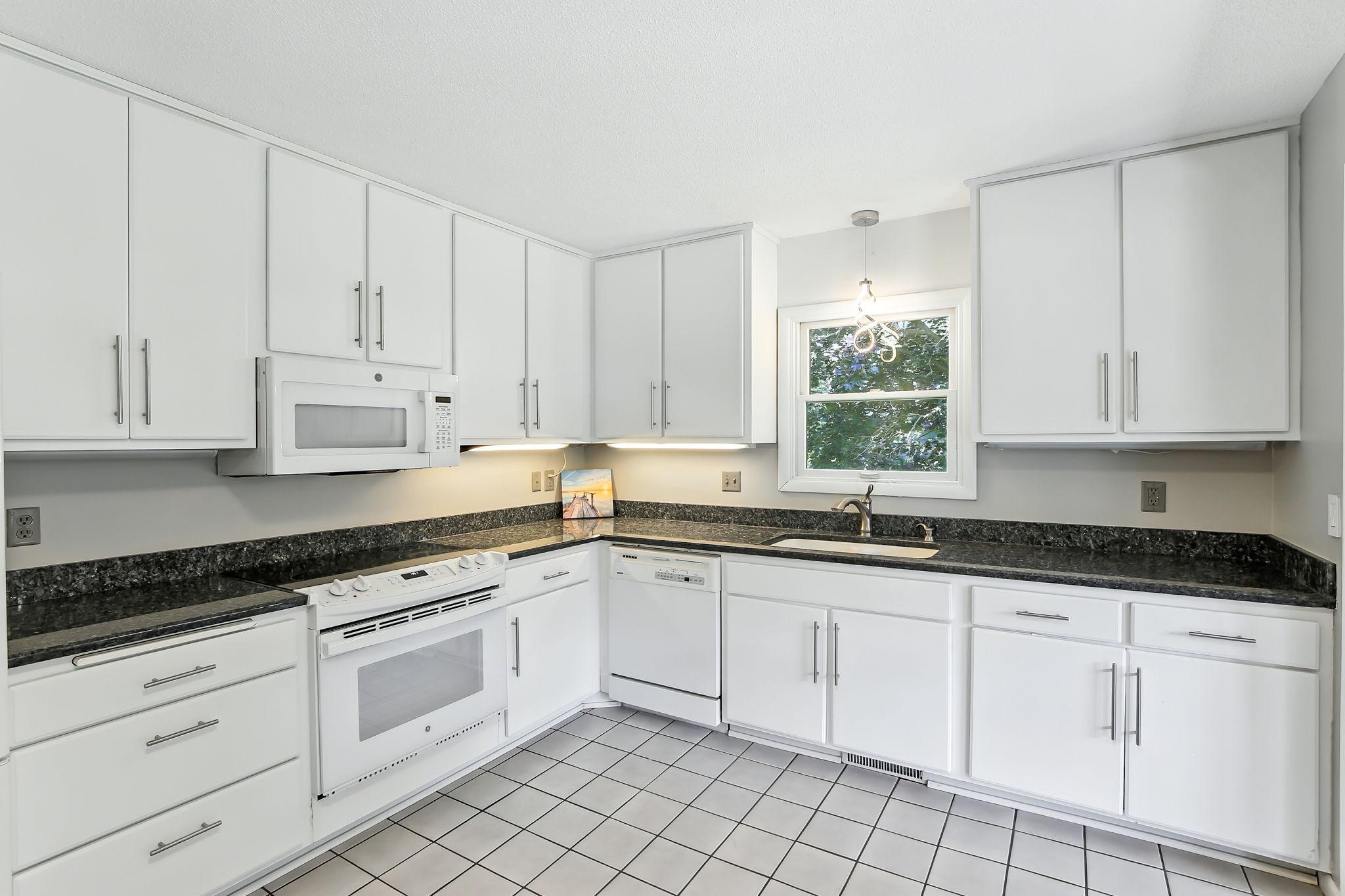 455 Black Oaks Lane N