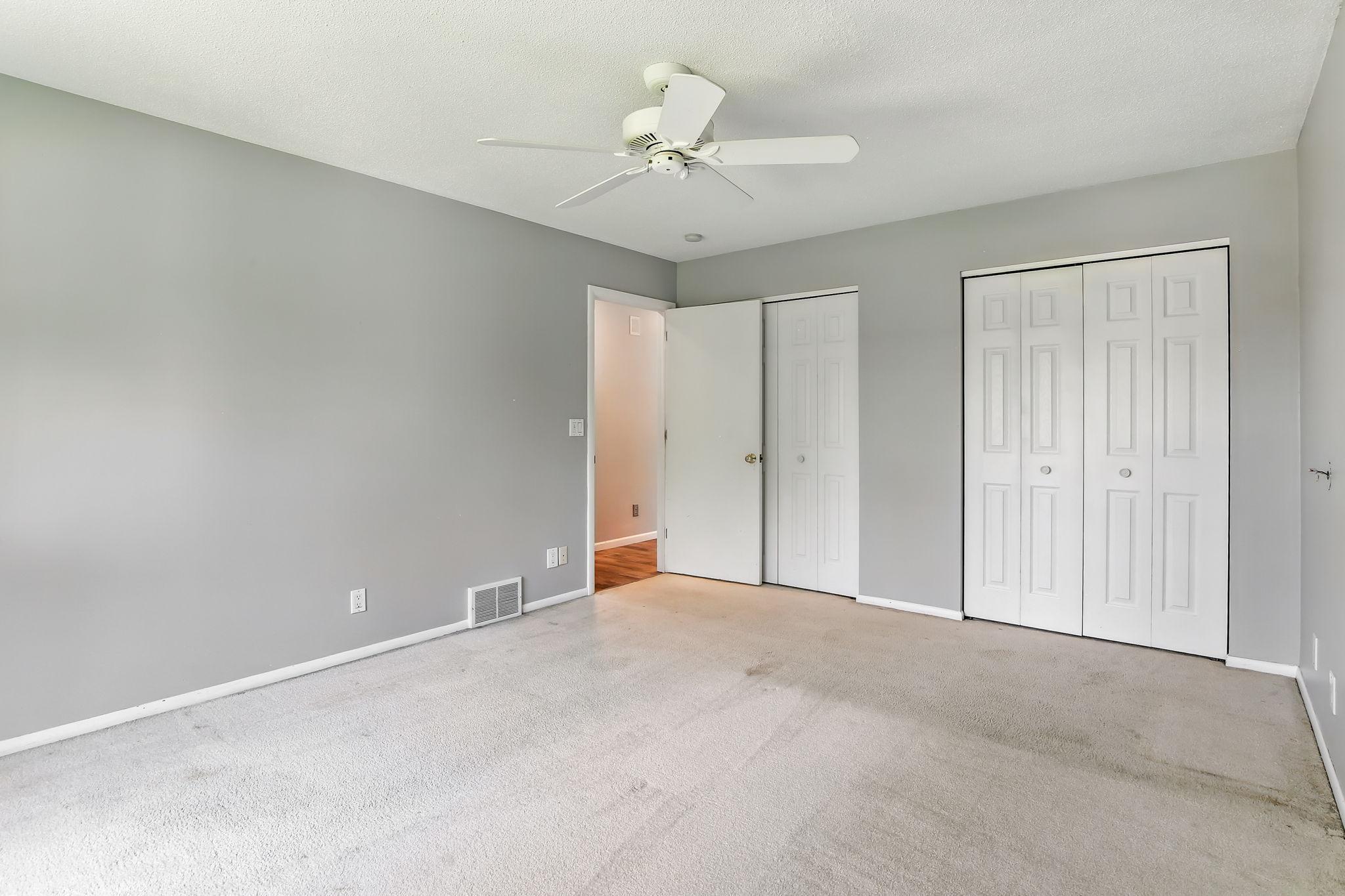 455 Black Oaks Lane N