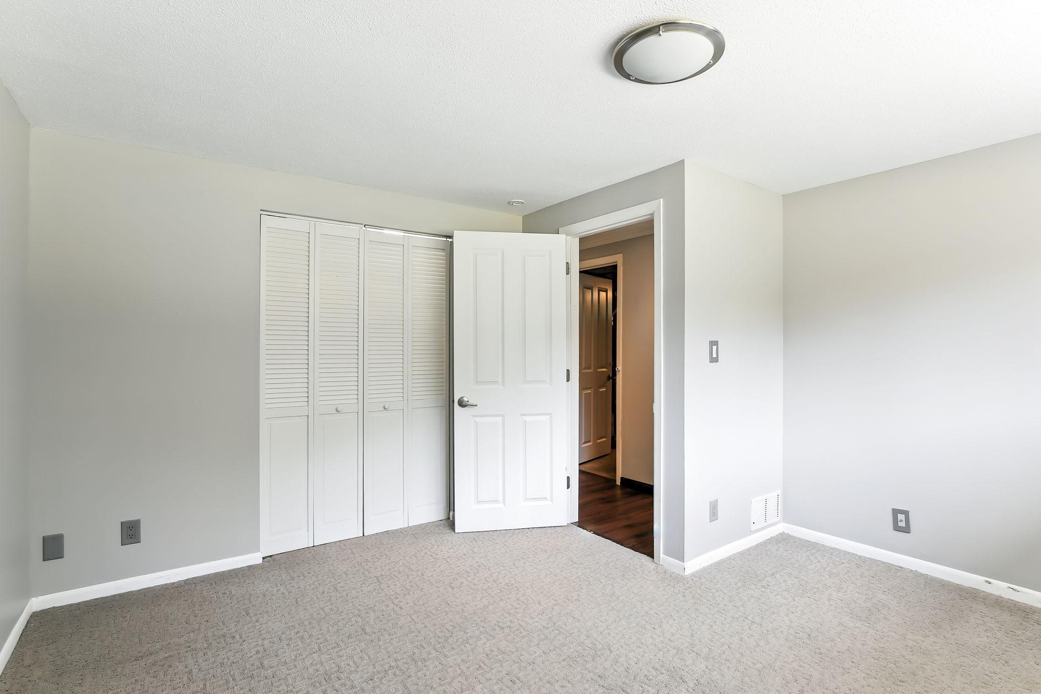 455 Black Oaks Lane N