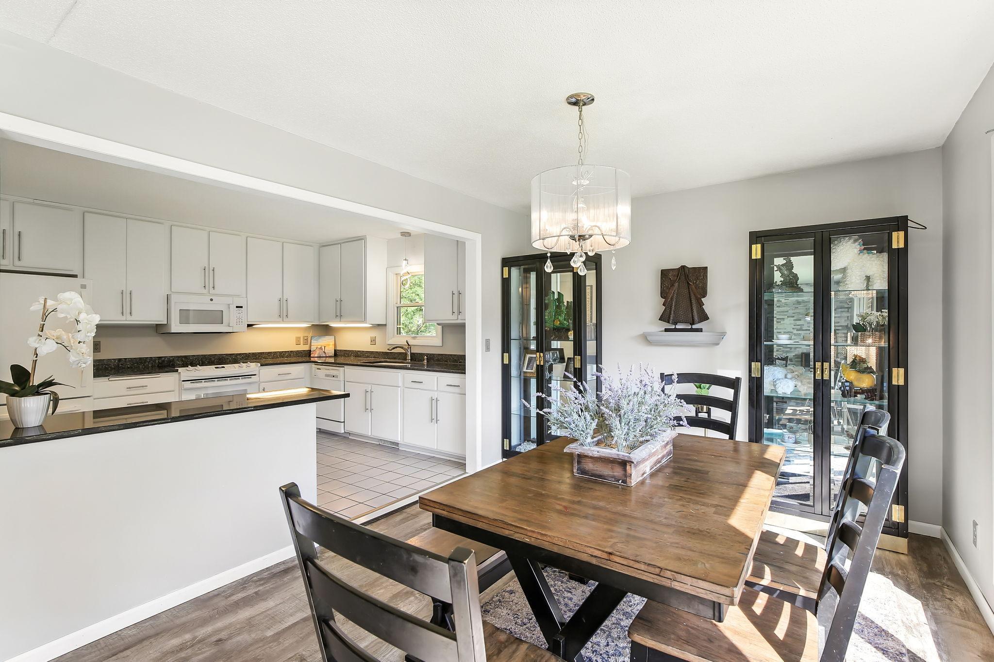 455 Black Oaks Lane N
