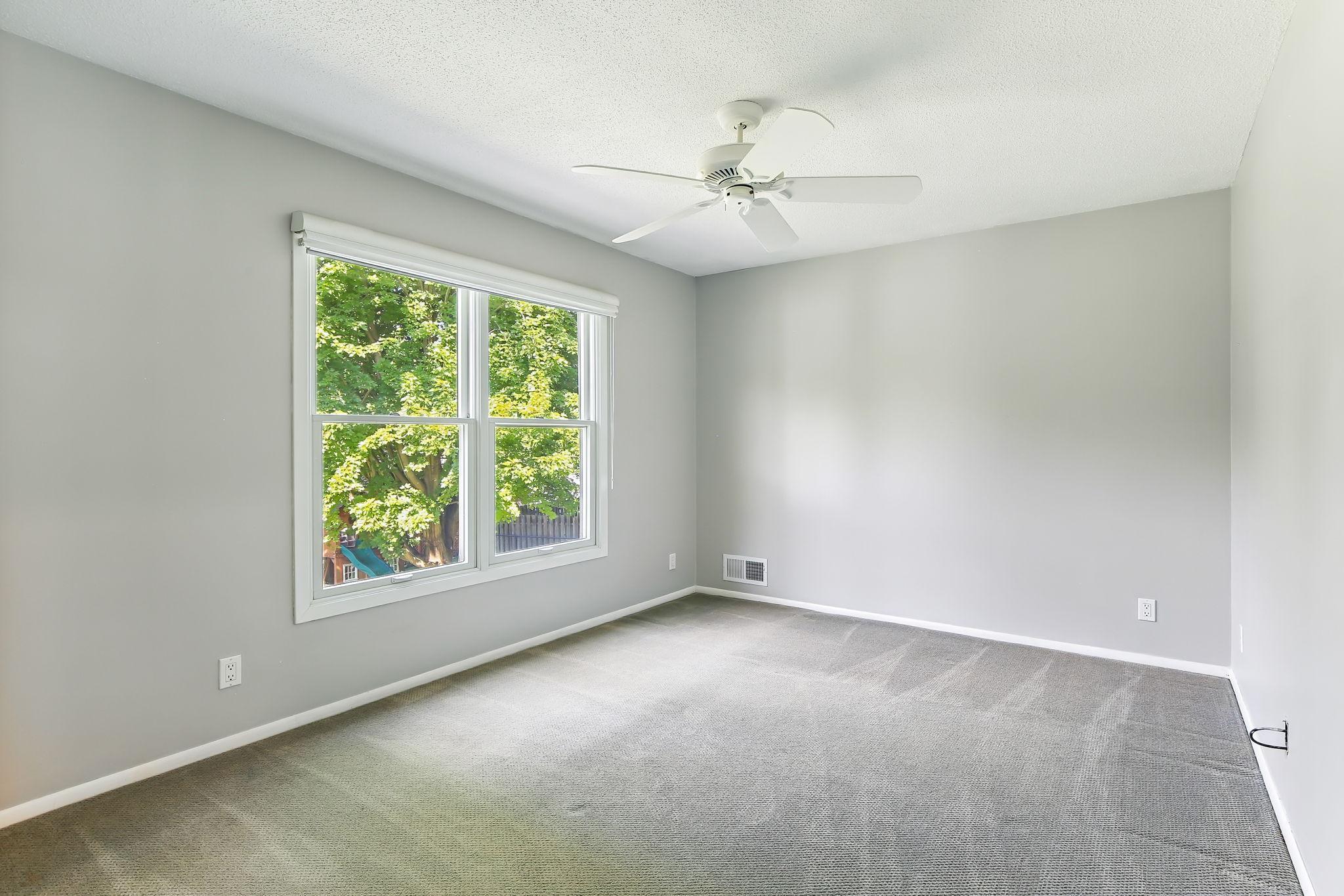 455 Black Oaks Lane N