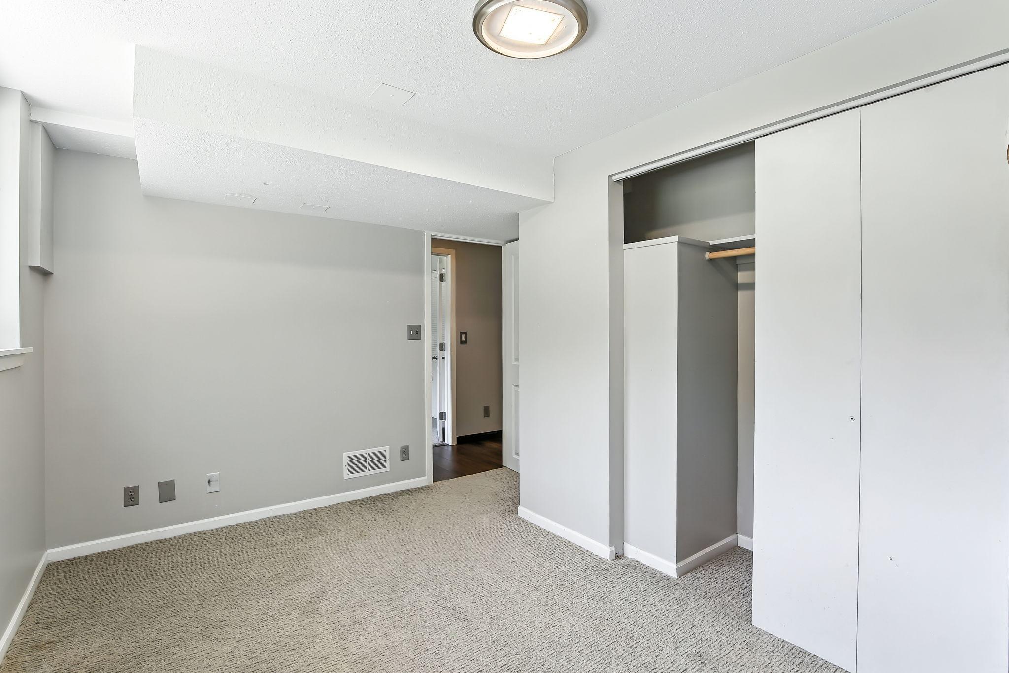 455 Black Oaks Lane N