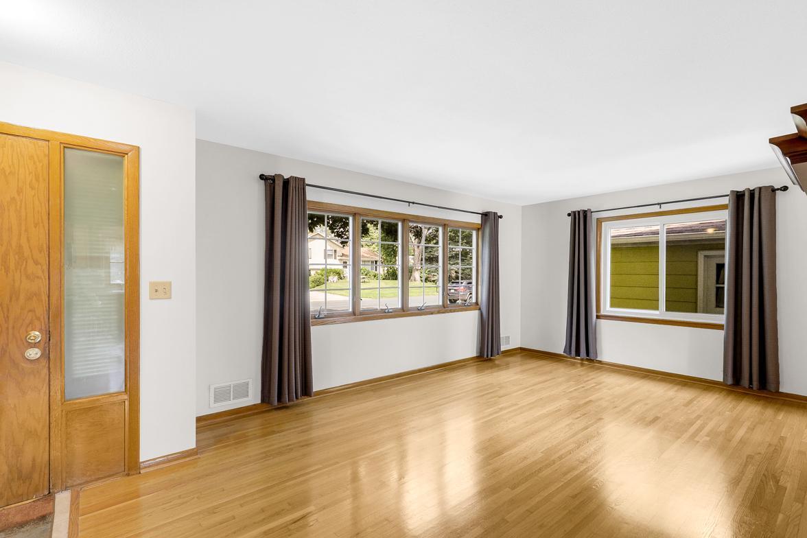 Meticulously Maintained, Walkout Rambler, Walkable to Lake Phalen