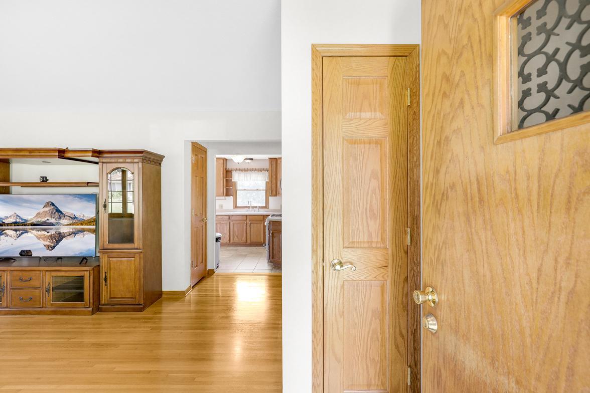 Meticulously Maintained, Walkout Rambler, Walkable to Lake Phalen