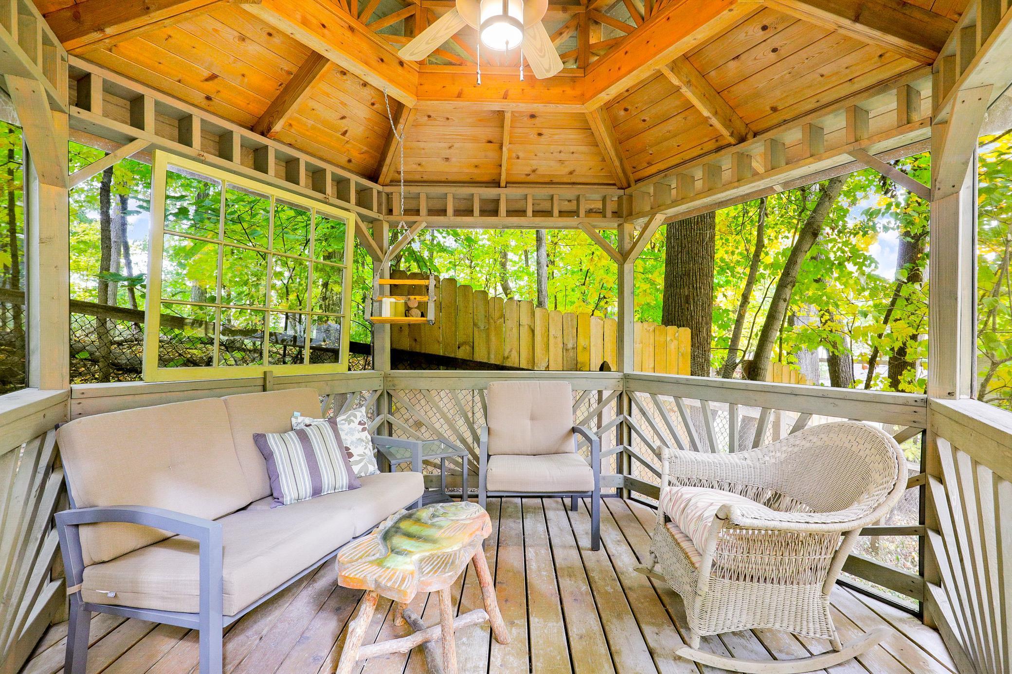 Turnkey Serenity on a Dead-End Cul-De-Sac in Mound