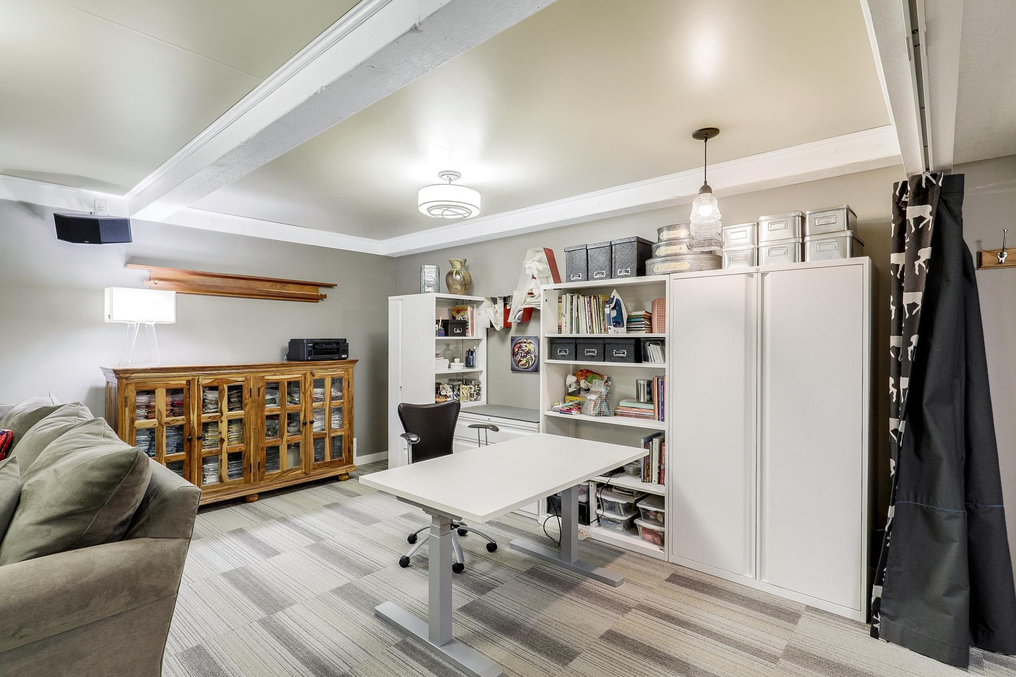 Turnkey Serenity on a Dead-End Cul-De-Sac in Mound