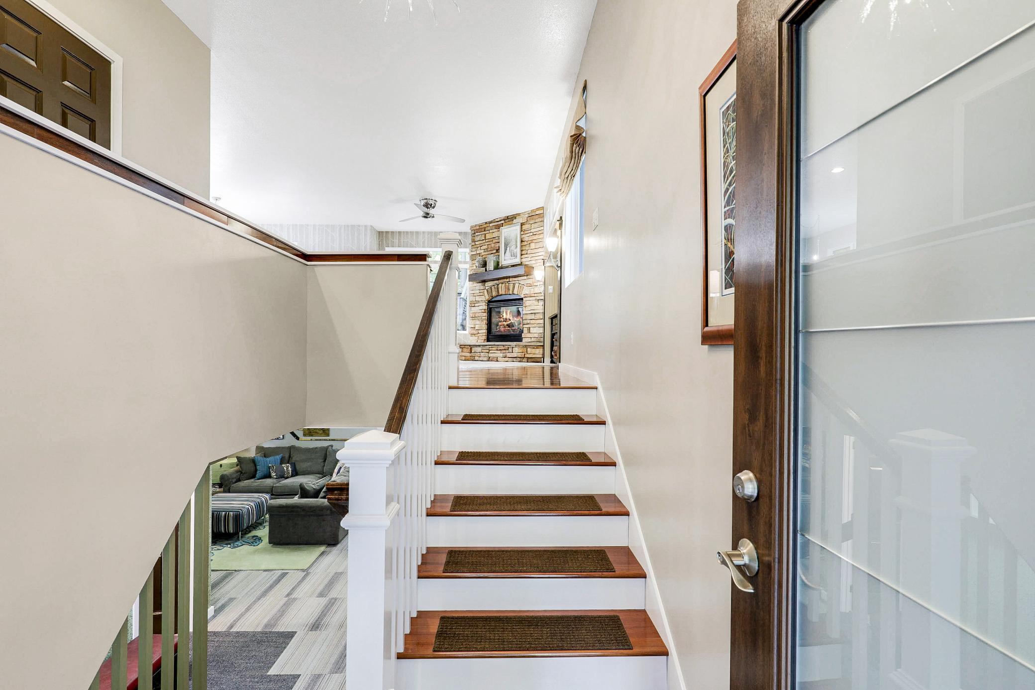 Turnkey Serenity on a Dead-End Cul-De-Sac in Mound