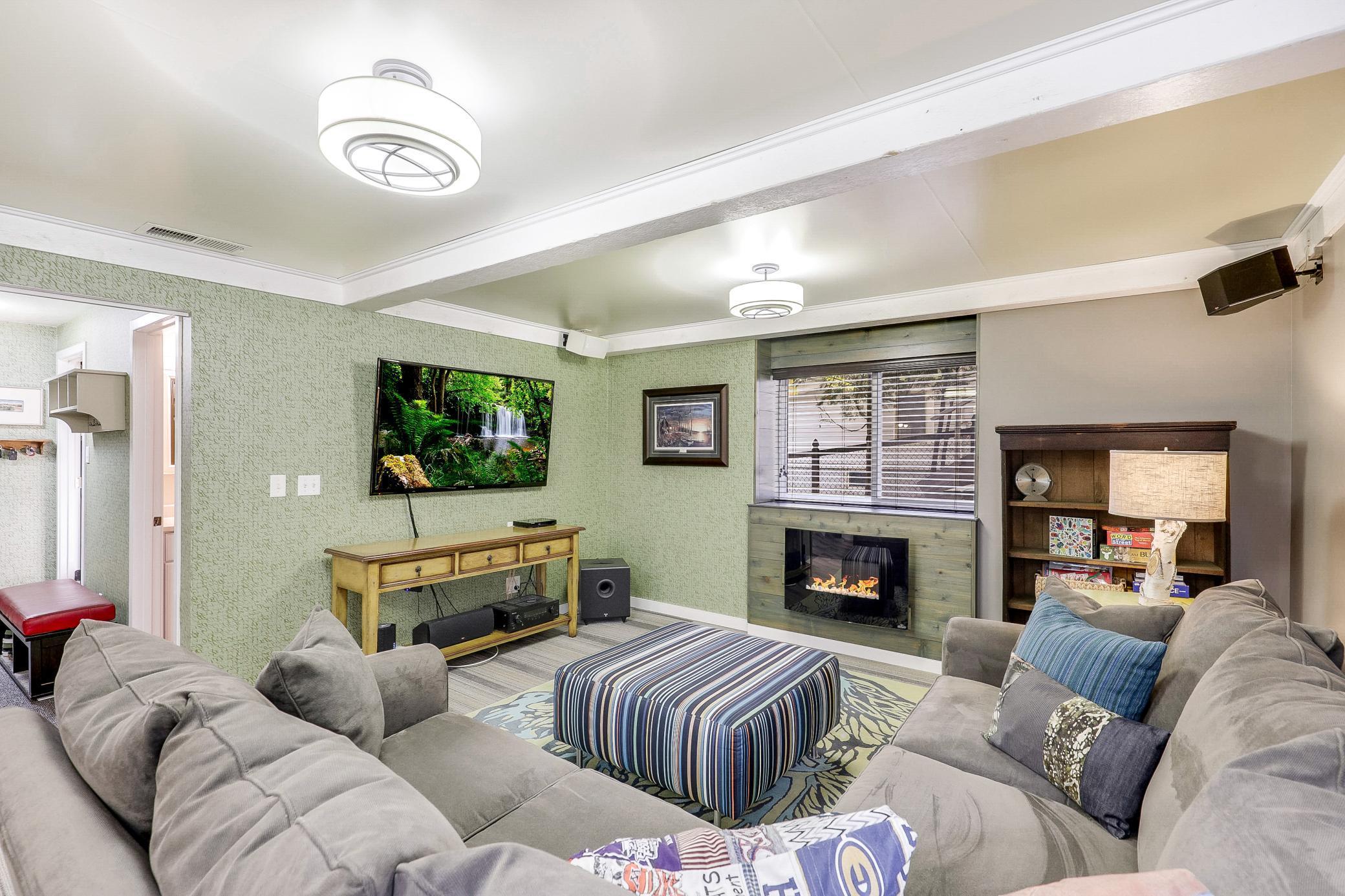 Turnkey Serenity on a Dead-End Cul-De-Sac in Mound