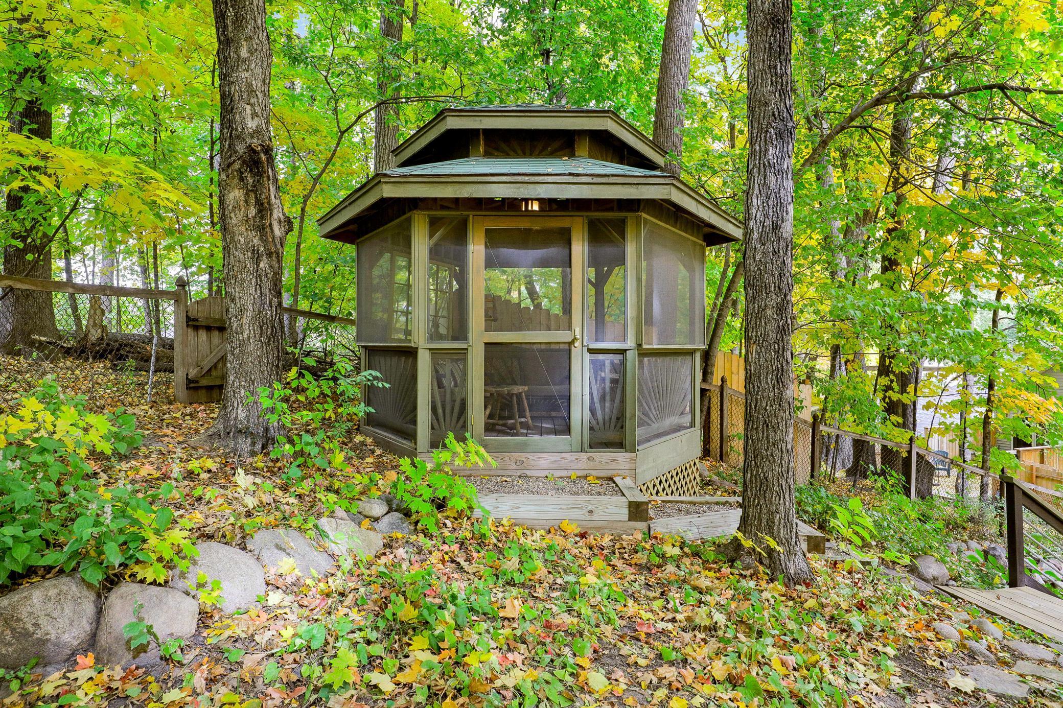 Turnkey Serenity on a Dead-End Cul-De-Sac in Mound