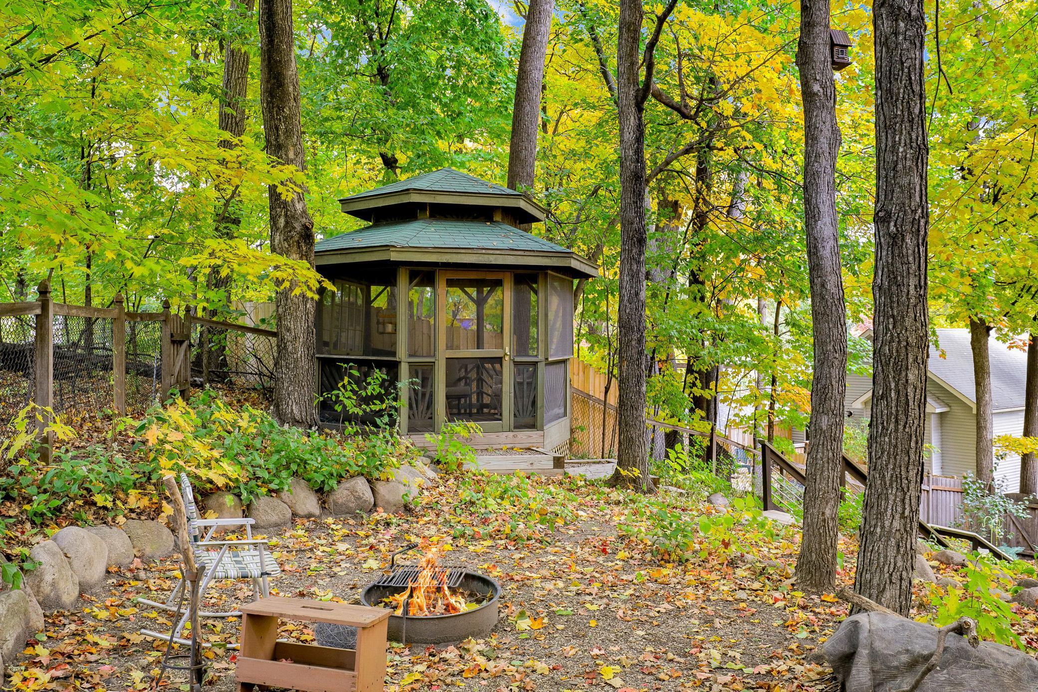 Turnkey Serenity on a Dead-End Cul-De-Sac in Mound